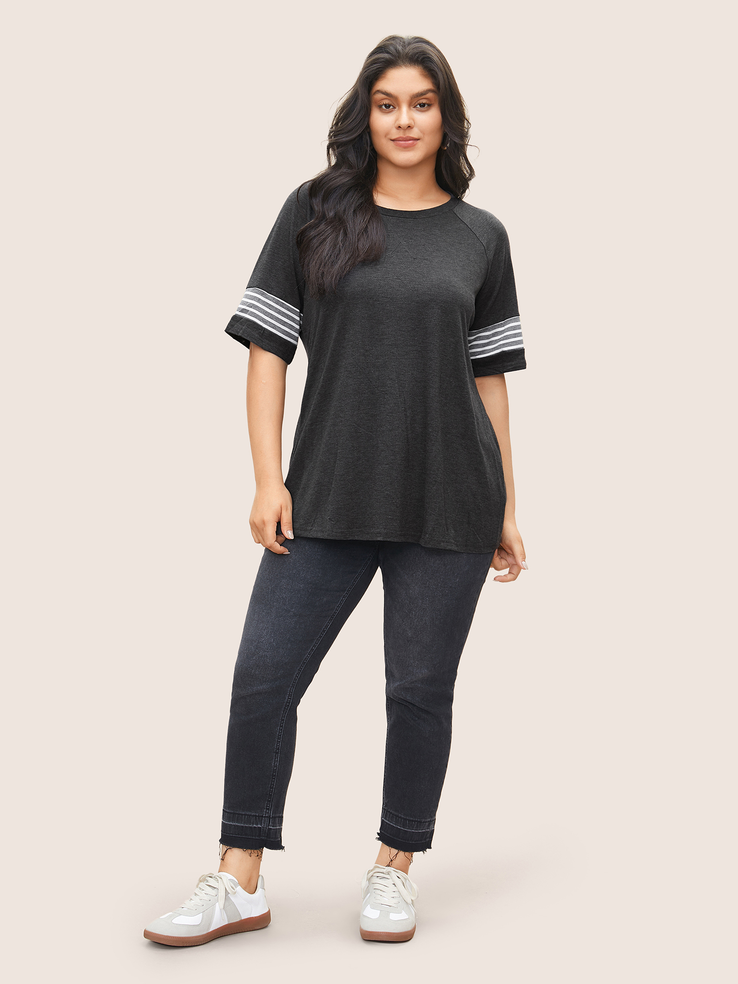 

Plus Size Striped Contrast Raglan Sleeve Crew Neck T-shirt Black Women Casual Plain Round Neck Everyday T-shirts BloomChic