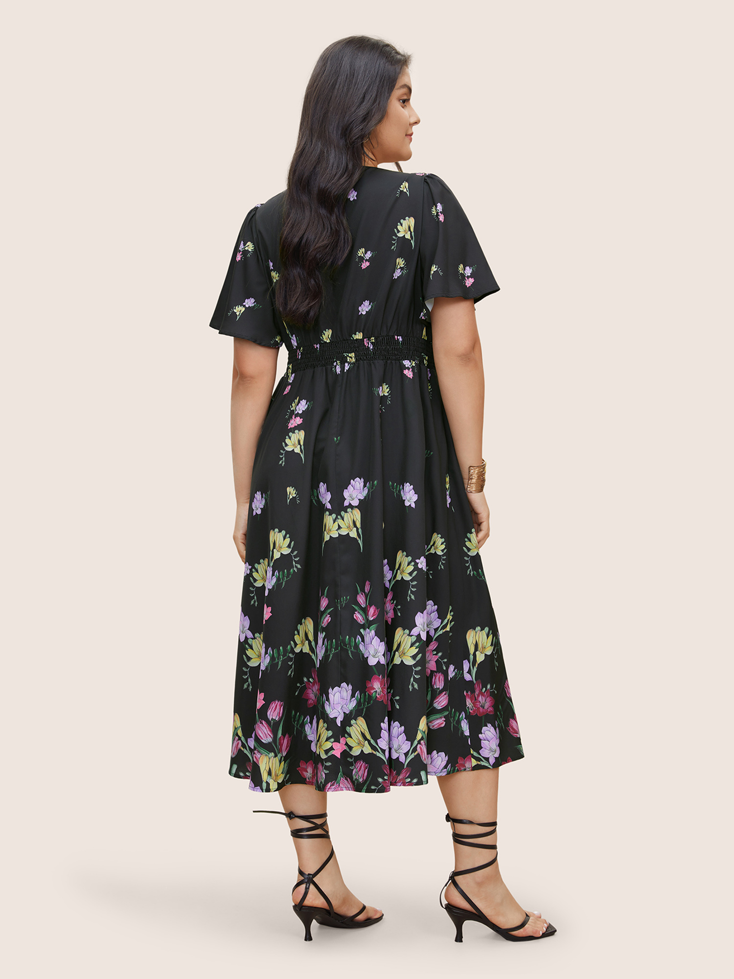 Plus Size Floral Print Shirred Pocket Ruffle Sleeve Dress Black Women Non Curvy Midi Dress BloomChic 30/6X 