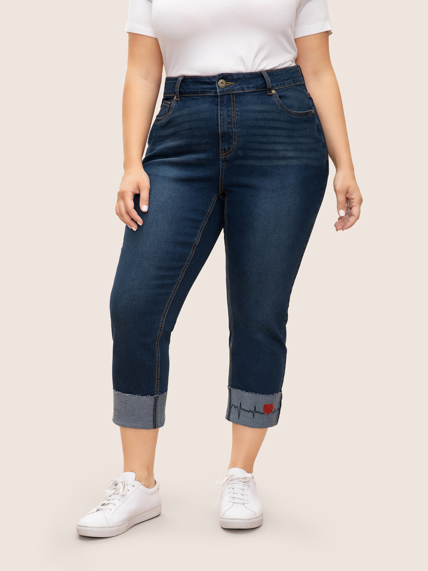 

Plus Size Heartbeat Embroidered Roll Hem Dark Wash Cropped Jeans Women Indigo Elegant Heart Print Non High stretch Slanted pocket Jeans BloomChic