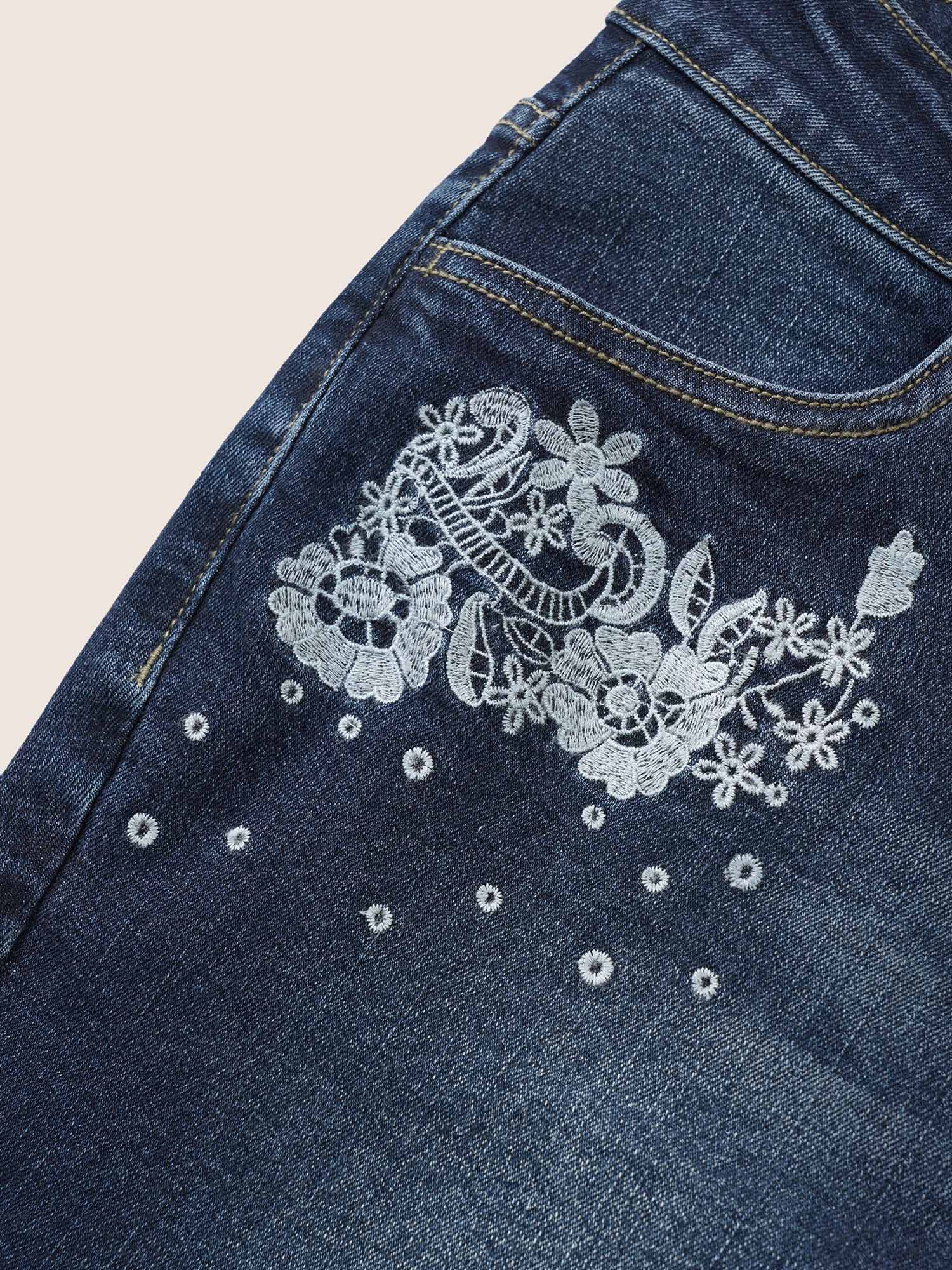 Plus Size Floral Embroidered Skinny Below The Knees Jeans Women Midnight Elegant Natural Flowers Non High stretch Slanted pocket Jeans BloomChic 20/2X 