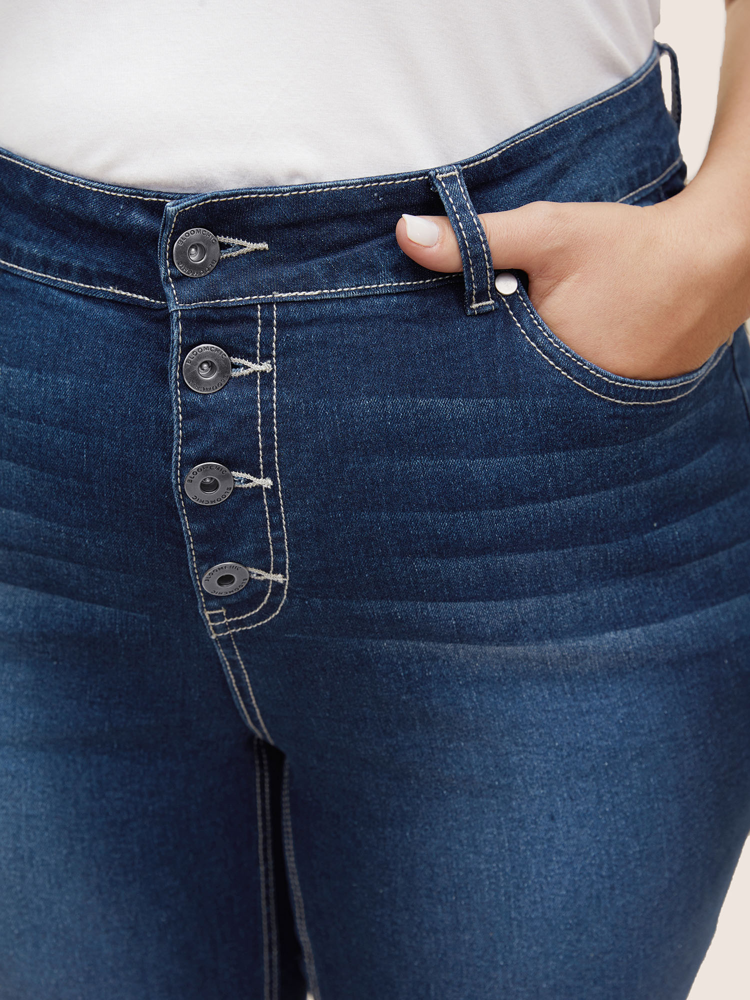 Plus Size Button Fly Roll Hem Skinny Denim Shorts Women Indigo Non High stretch Everyday Slanted pocket Casual Denim Shorts BloomChic 20/2X 