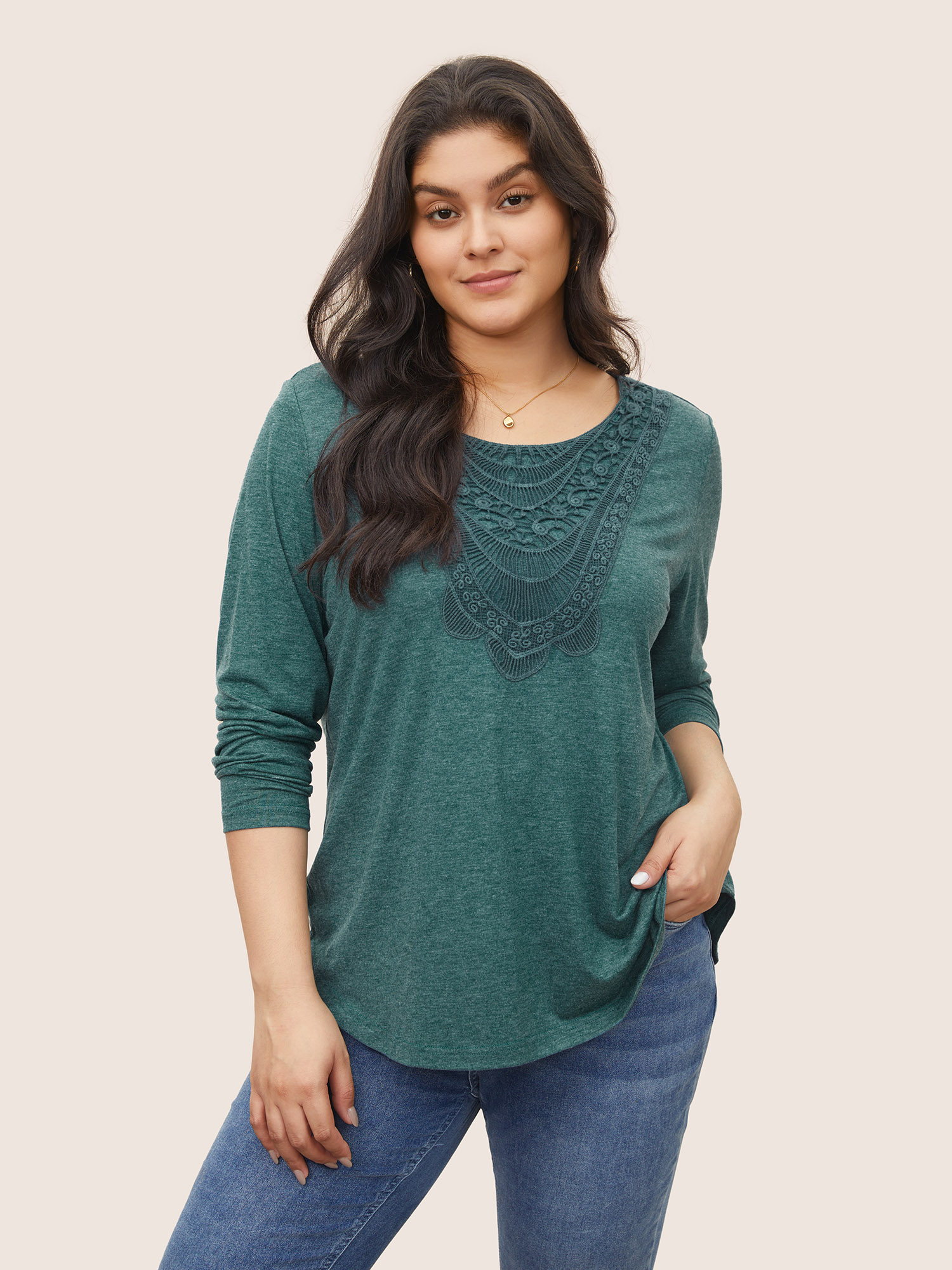 

Plus Size Solid Eyelet Lace Curved Hem T-shirt DarkGreen Women Elegant Cut-Out Plain Round Neck Everyday T-shirts BloomChic