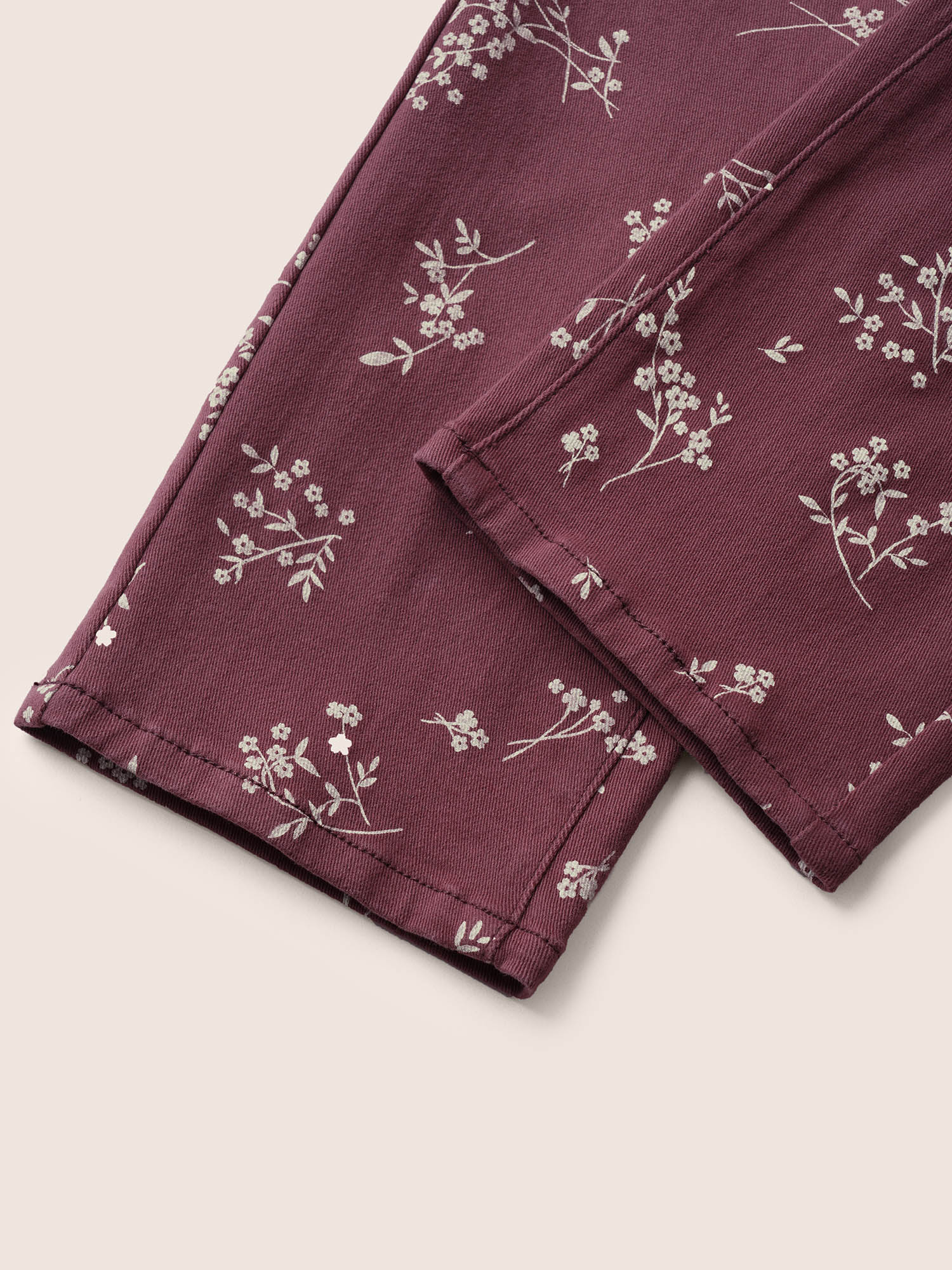 Plus Size Graphic Natural Print Color Wash Jeans Women RedViolet Elegant Natural Flowers Non High stretch Slanted pocket Jeans BloomChic 20/2X 