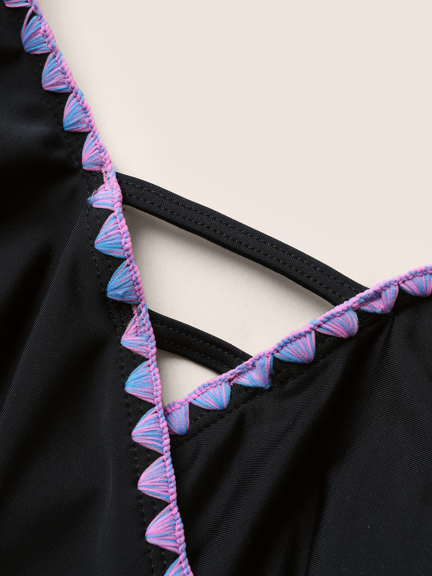 Plus Size Shell Stitch Hollow Out Warp Swim Top Women`s Swimwear Black Beach Non High stretch Skinny V-neck Curve Swim Tops BloomChic 22-24/3X 