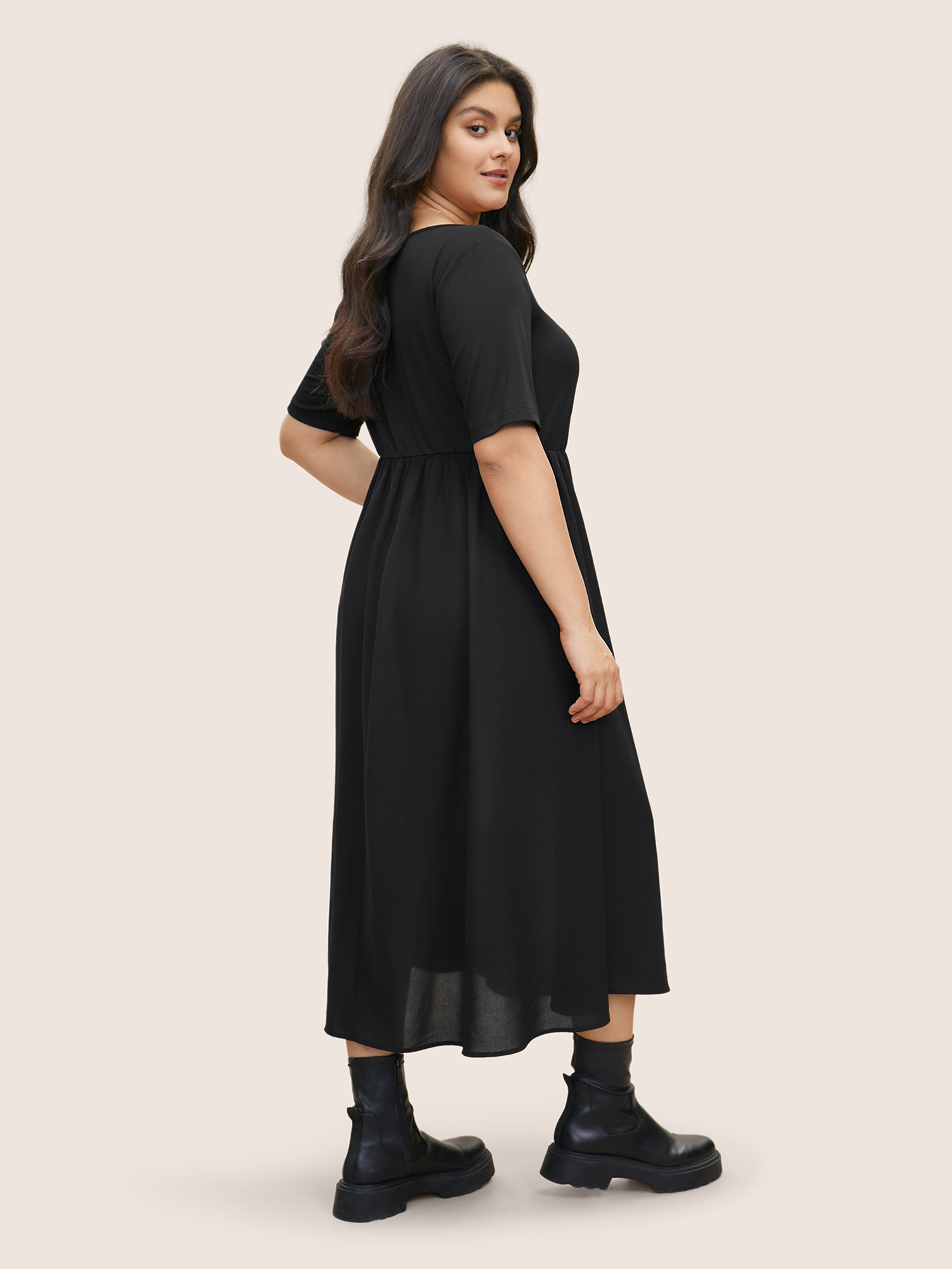Plus Size Plain Square Neck Gathered Elastic Waist Dress Black Women Casual Non Square Neck Short sleeve Curvy Midi Dress BloomChic 26/4X 