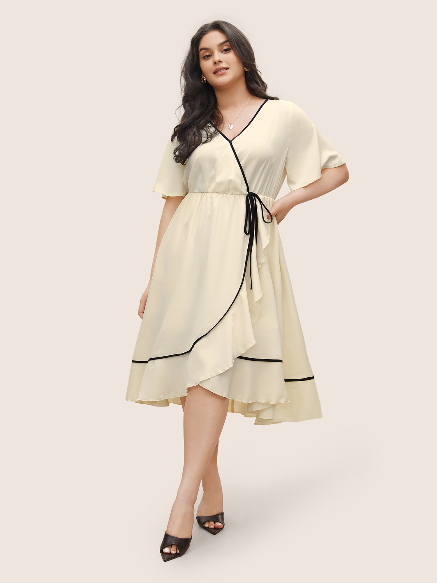 

Plus Size Anti-Wrinkle Wrap Tiered Ruffles Contrast Ties Dress Beige Women At the Office Non Overlap Collar Short sleeve Curvy Midi Dress BloomChic