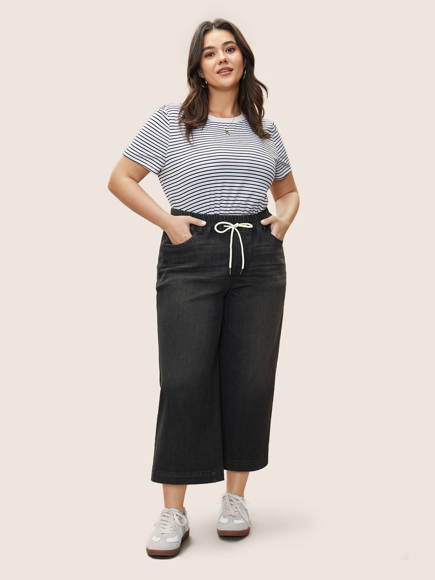 

Plus Size Black Wash Contrast Drawstring Wide Leg Jeans Women DimGray Casual Plain Non High stretch Slanted pocket Jeans BloomChic