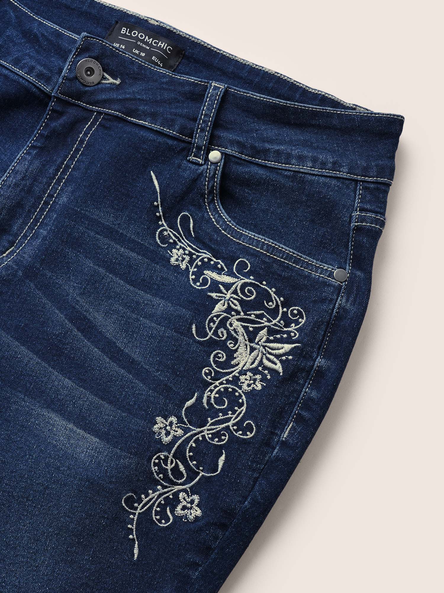 

Plus Size Medium Wash Floral Embroidered Denim Shorts Women DarkBlue Embroidered High stretch Everyday Slanted pocket Elegant Denim Shorts BloomChic