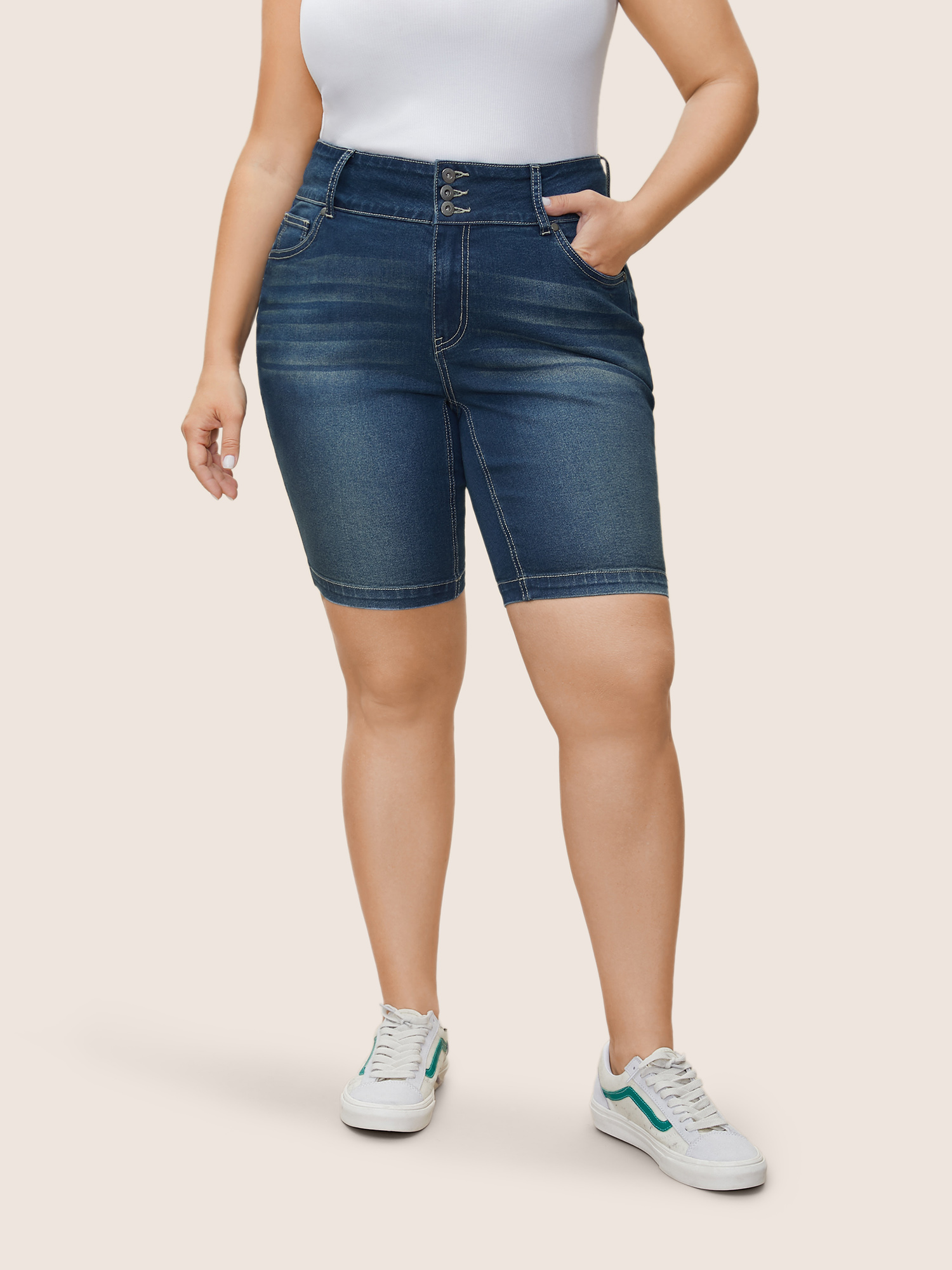 

Plus Size Skinny Medium Wash Pocket Button Up Denim Shorts Women Indigo Non High stretch Everyday Slanted pocket Casual Denim Shorts BloomChic