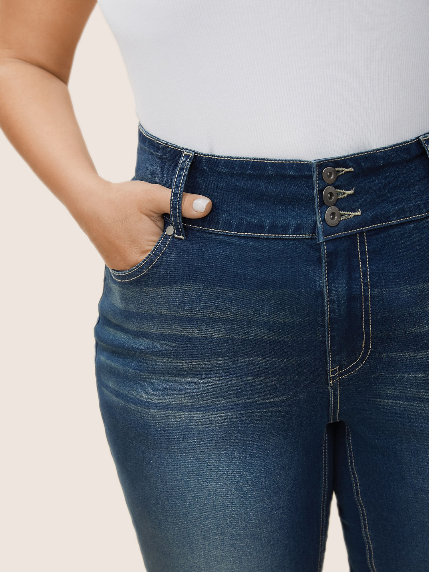 Plus Size Skinny Medium Wash Pocket Button Up Denim Shorts Women Indigo Non High stretch Everyday Slanted pocket Casual Denim Shorts BloomChic 14/1X 
