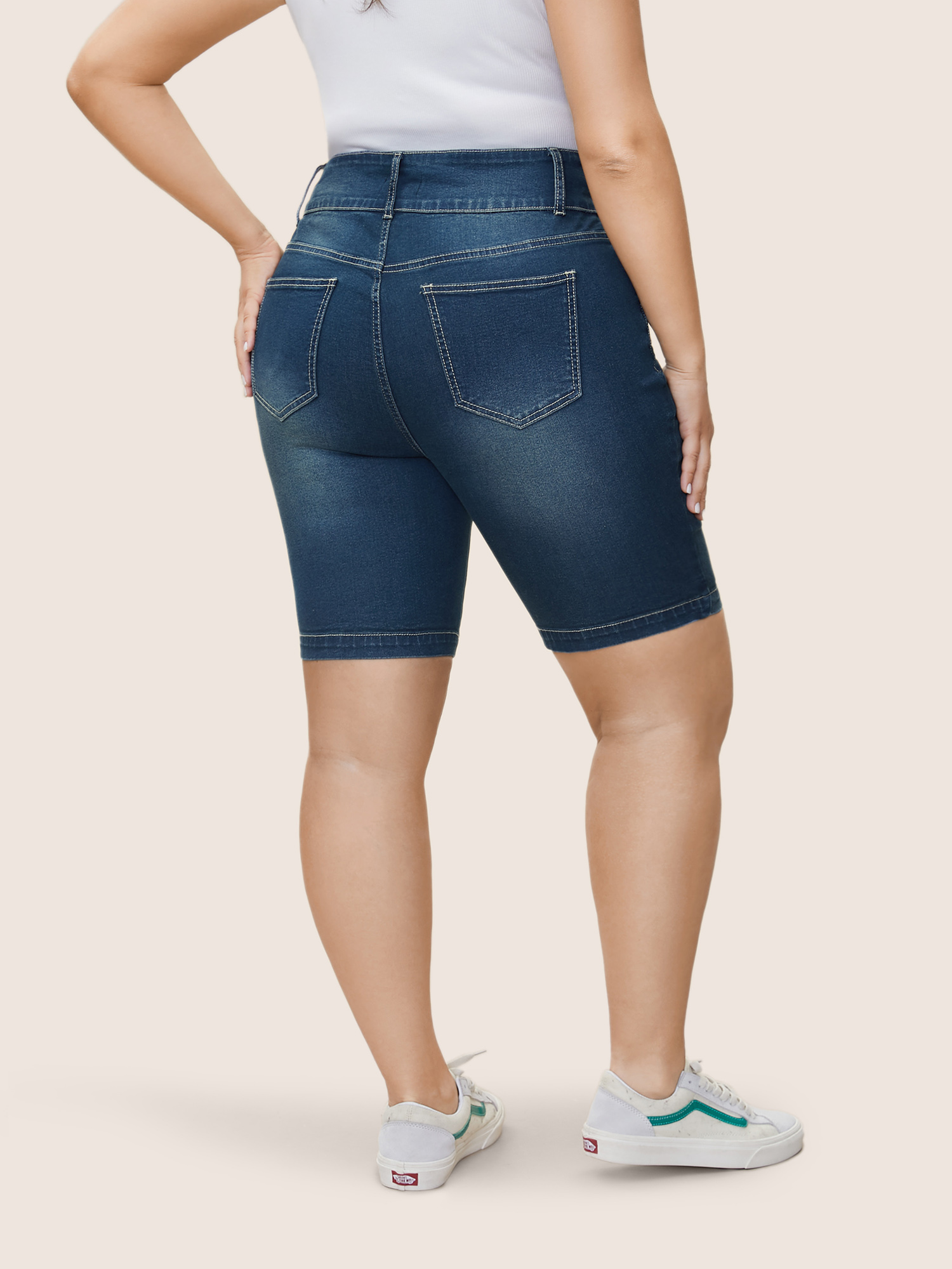 Plus Size Skinny Medium Wash Pocket Button Up Denim Shorts Women Indigo Non High stretch Everyday Slanted pocket Casual Denim Shorts BloomChic 14/1X 