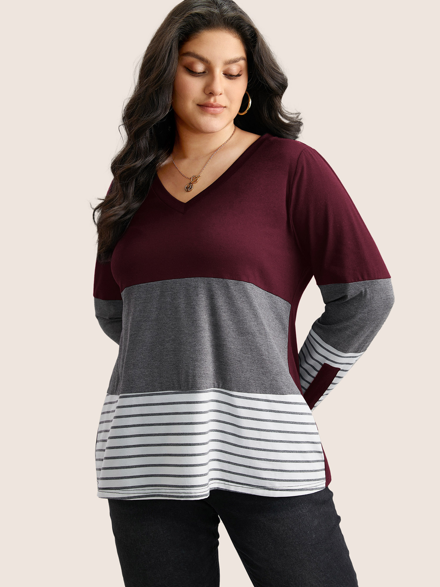 

Plus Size Colorblock Contrast Striped V Neck T-shirt Burgundy Women Casual Contrast Striped V-neck Everyday T-shirts BloomChic