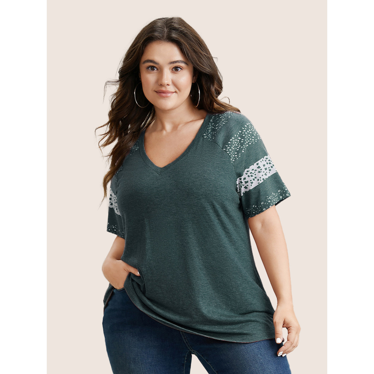 

Plus Size Ditsy Floral Colorblock Contrast Raglan Sleeve T-shirt Green Women Casual Contrast Ditsy Floral V-neck Everyday T-shirts BloomChic