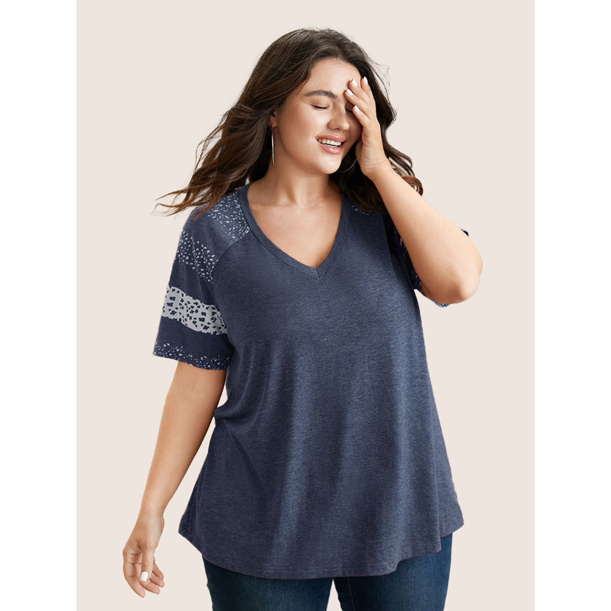 

Plus Size Ditsy Floral Colorblock Contrast Raglan Sleeve T-shirt Blue Women Casual Contrast Ditsy Floral V-neck Everyday T-shirts BloomChic