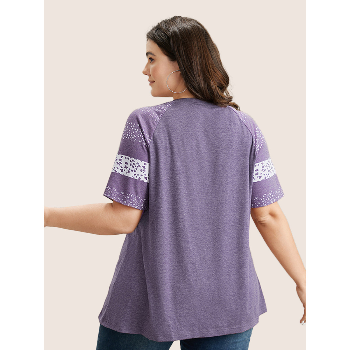

Plus Size Ditsy Floral Colorblock Contrast Raglan Sleeve T-shirt Mauve Women Casual Contrast Ditsy Floral V-neck Everyday T-shirts BloomChic