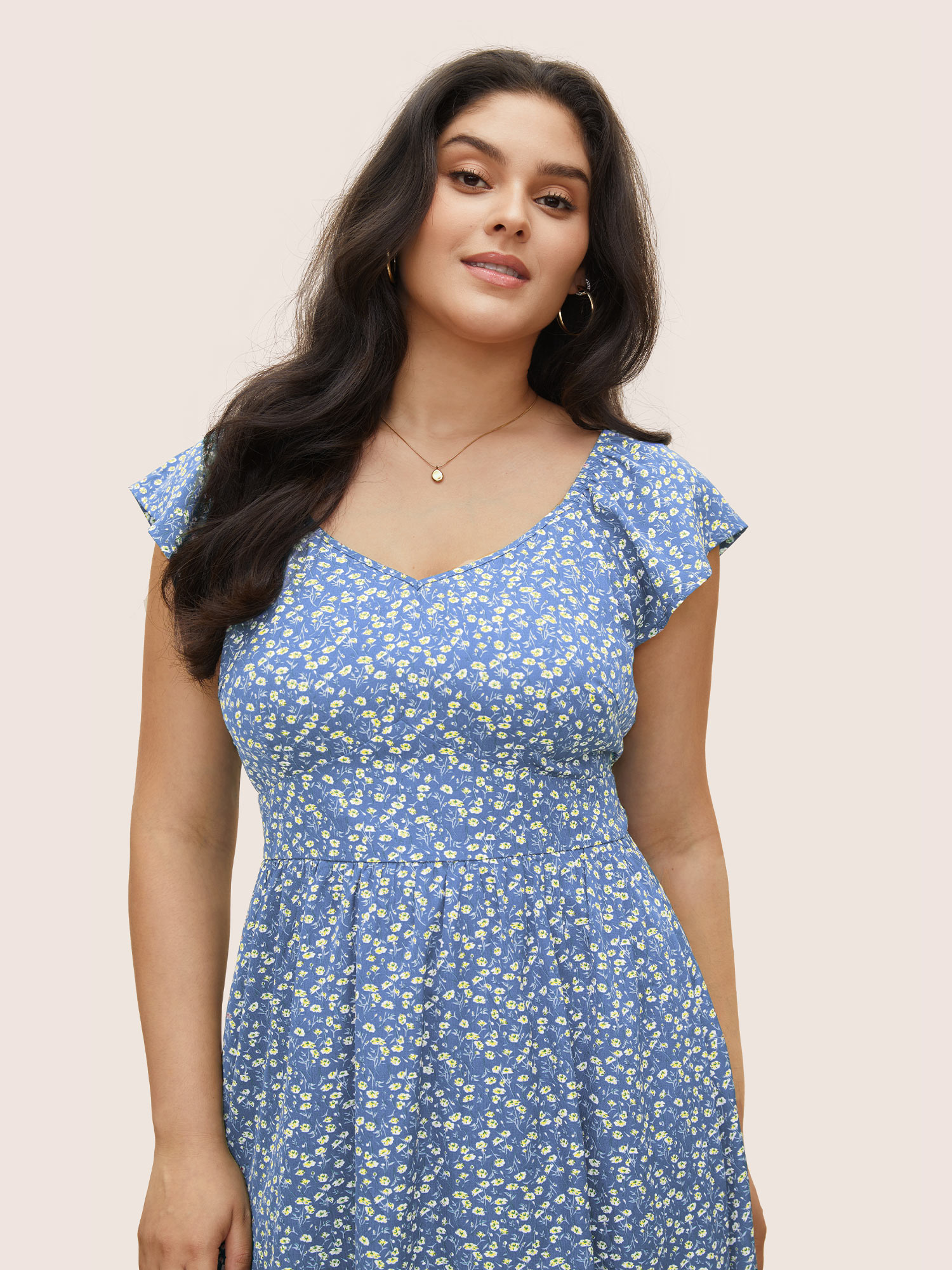 

Plus Size Ditsy Floral Shirred Elastic Waist Split Hem Dress LightBlue Women Elegant Non Cap Sleeve Curvy Midi Dress BloomChic