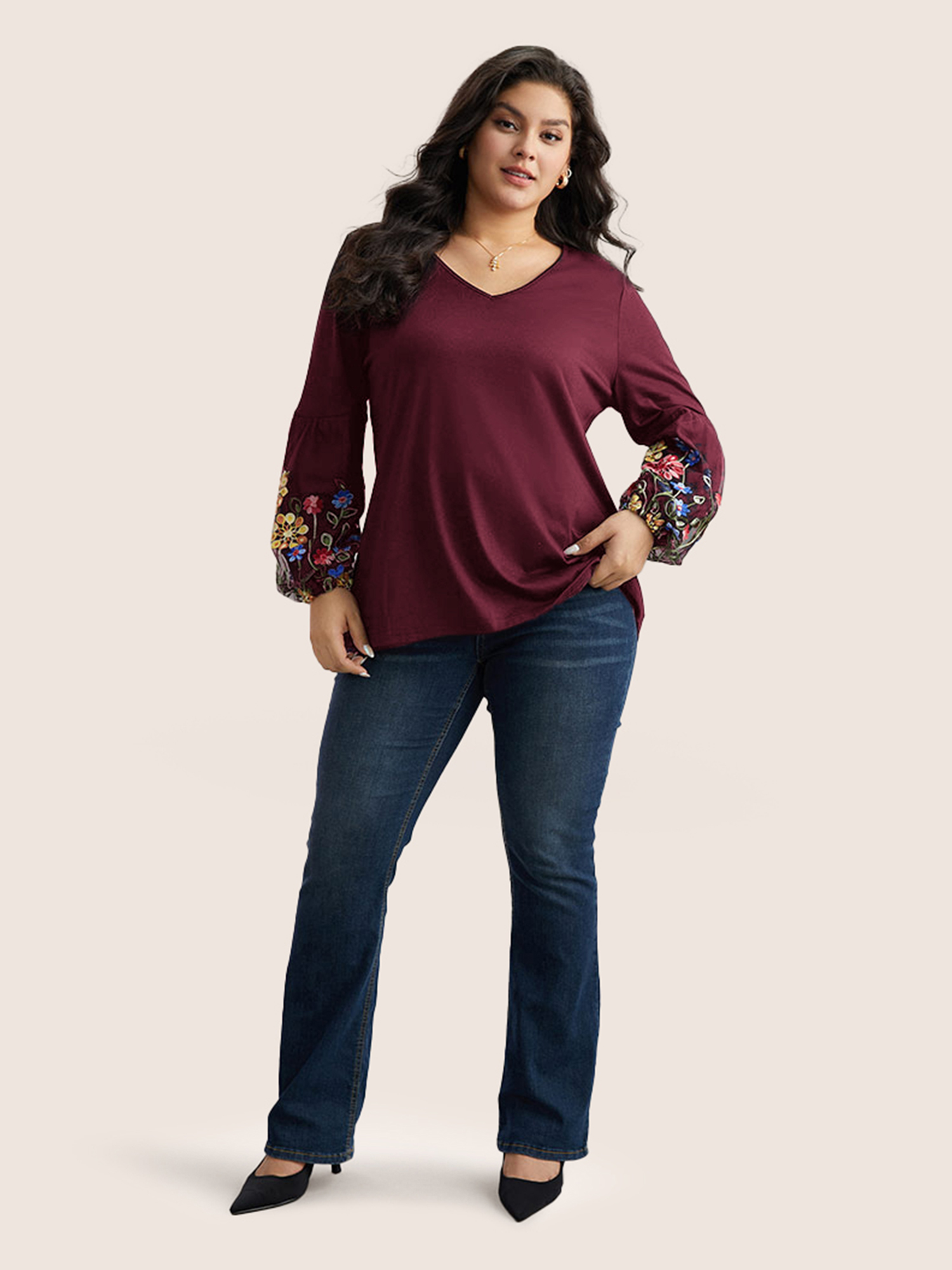 

Plus Size Floral Embroidered Lantern Sleeve T-shirt Burgundy V-neck Long Sleeve Elegant Jersey Tops