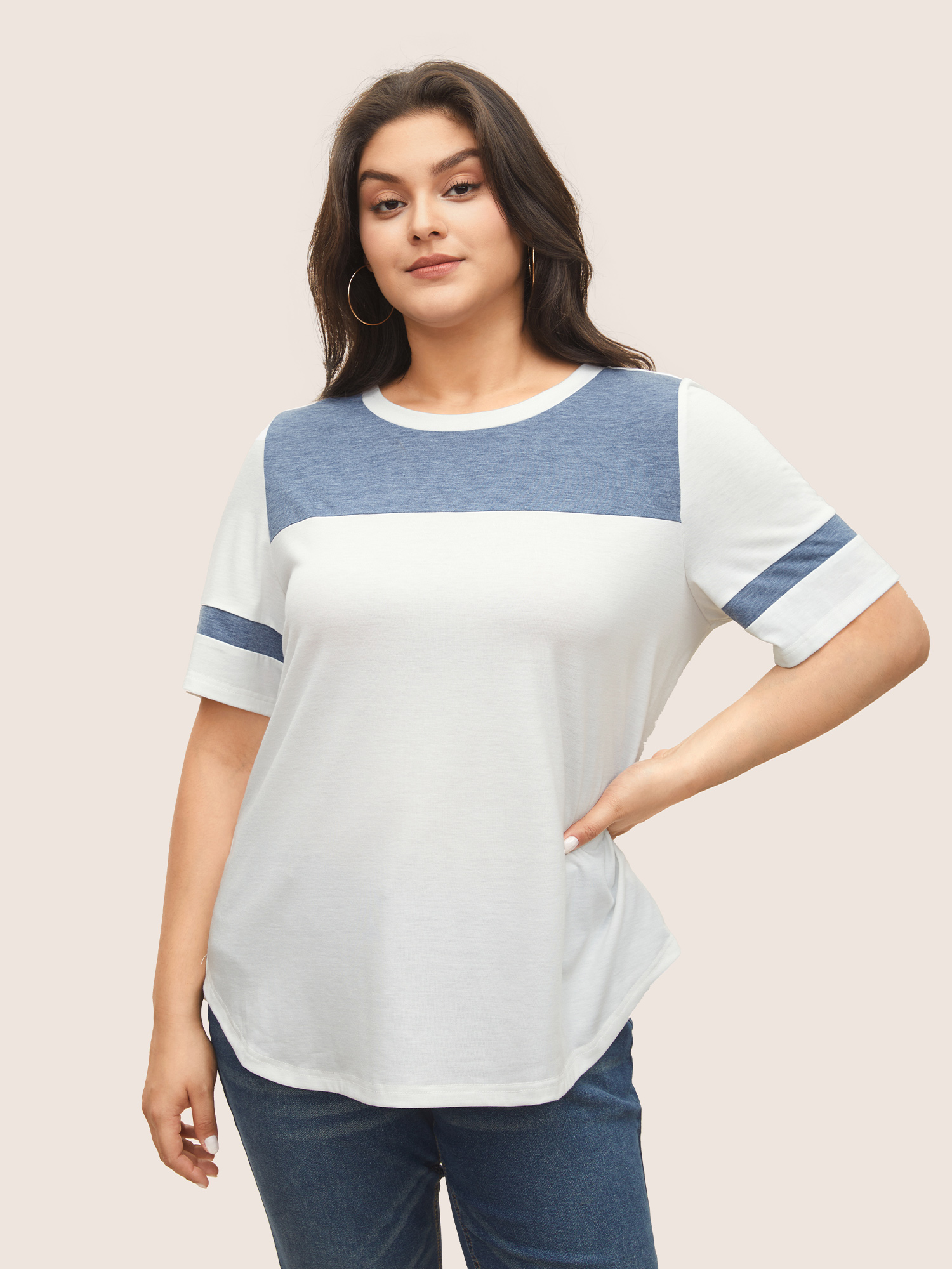 

Plus Size Supersoft Essentials Patchwork Contrast T-shirt White Women Casual Contrast Plain Round Neck Everyday T-shirts BloomChic