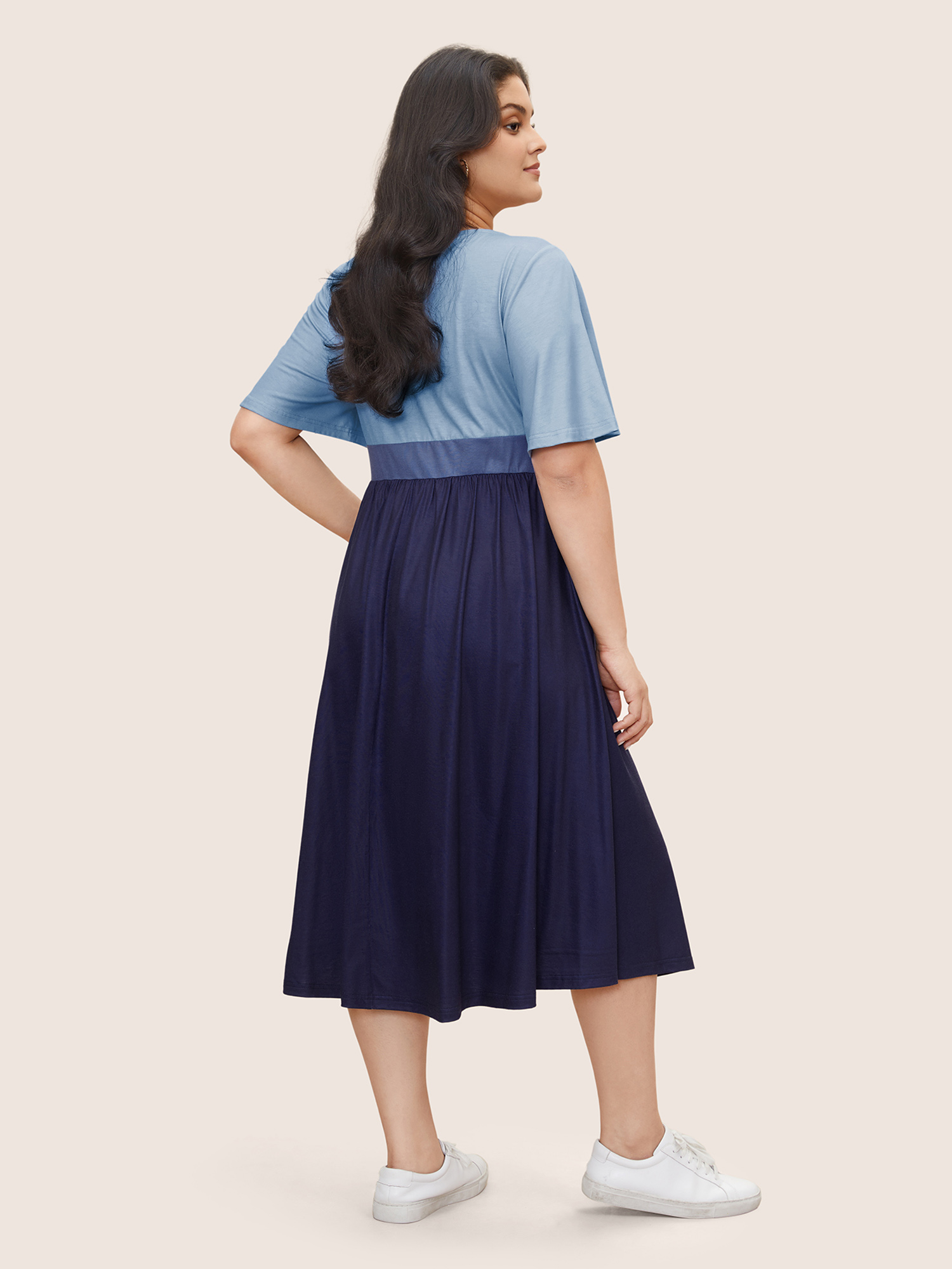 Plus Size Square Neck Colorblock Contrast Twist Front Dress Navy Women Casual Twist Square Neck Short sleeve Curvy Midi Dress BloomChic 14-16/1X 