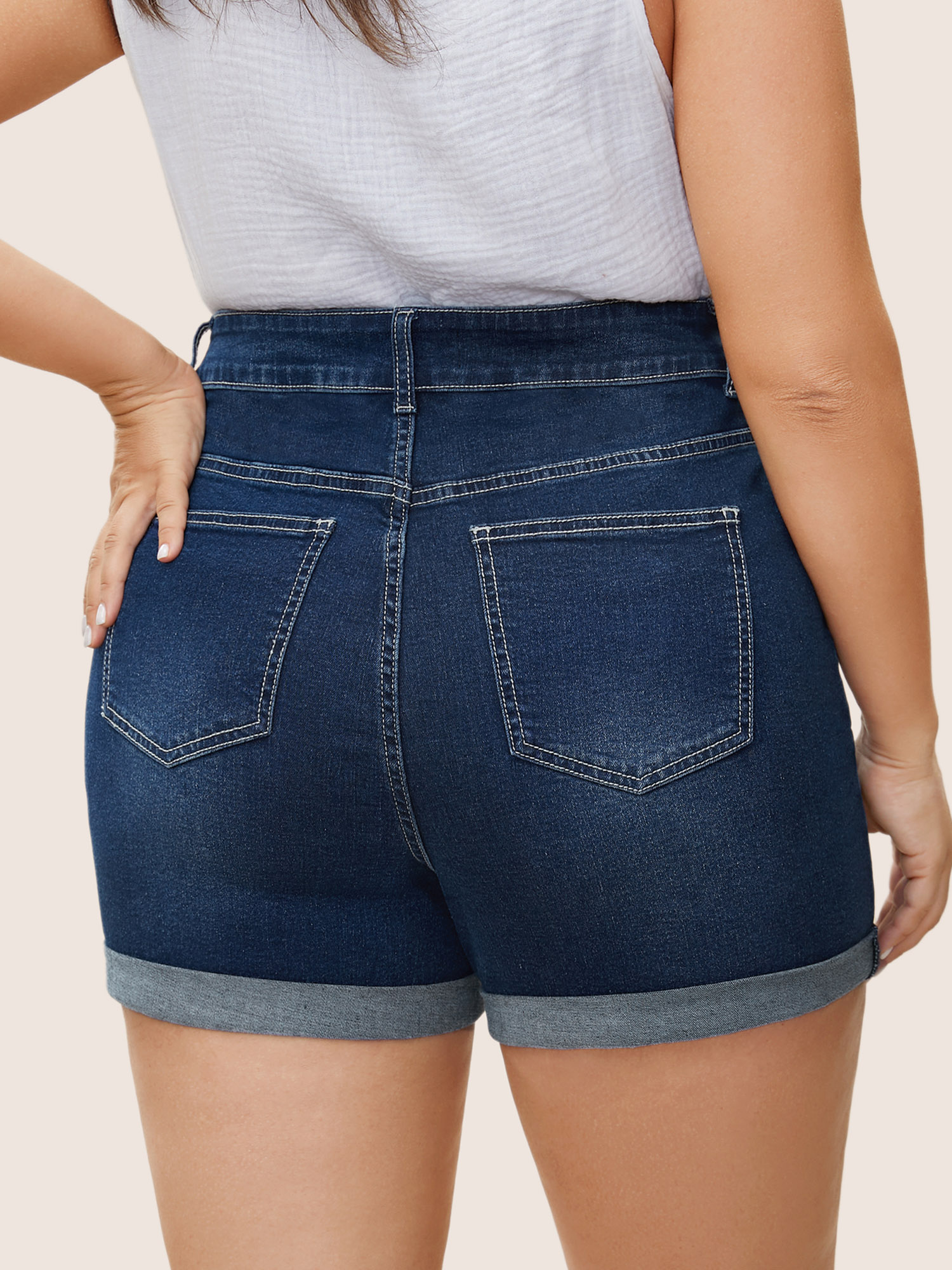 Plus Size Dark Wash Button Detail Roll Hem Denim Shorts Women Indigo Non High stretch Everyday Slanted pocket Elegant Denim Shorts BloomChic 12/L 