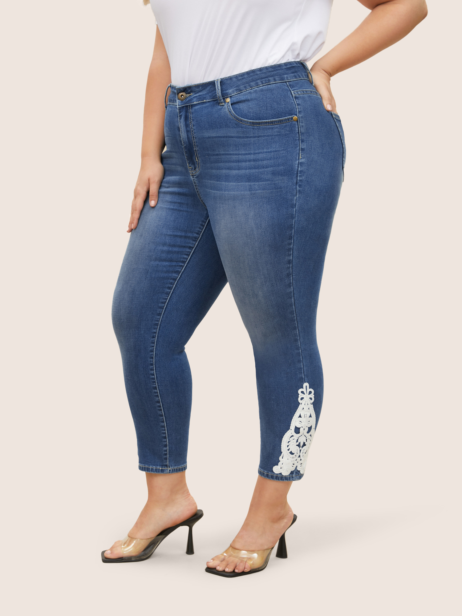 

Plus Size Floral Embroidered Slim Cropped Jeans Women DarkBlue Elegant Natural Flowers Woven ribbon&lace trim High stretch Slanted pocket Jeans BloomChic