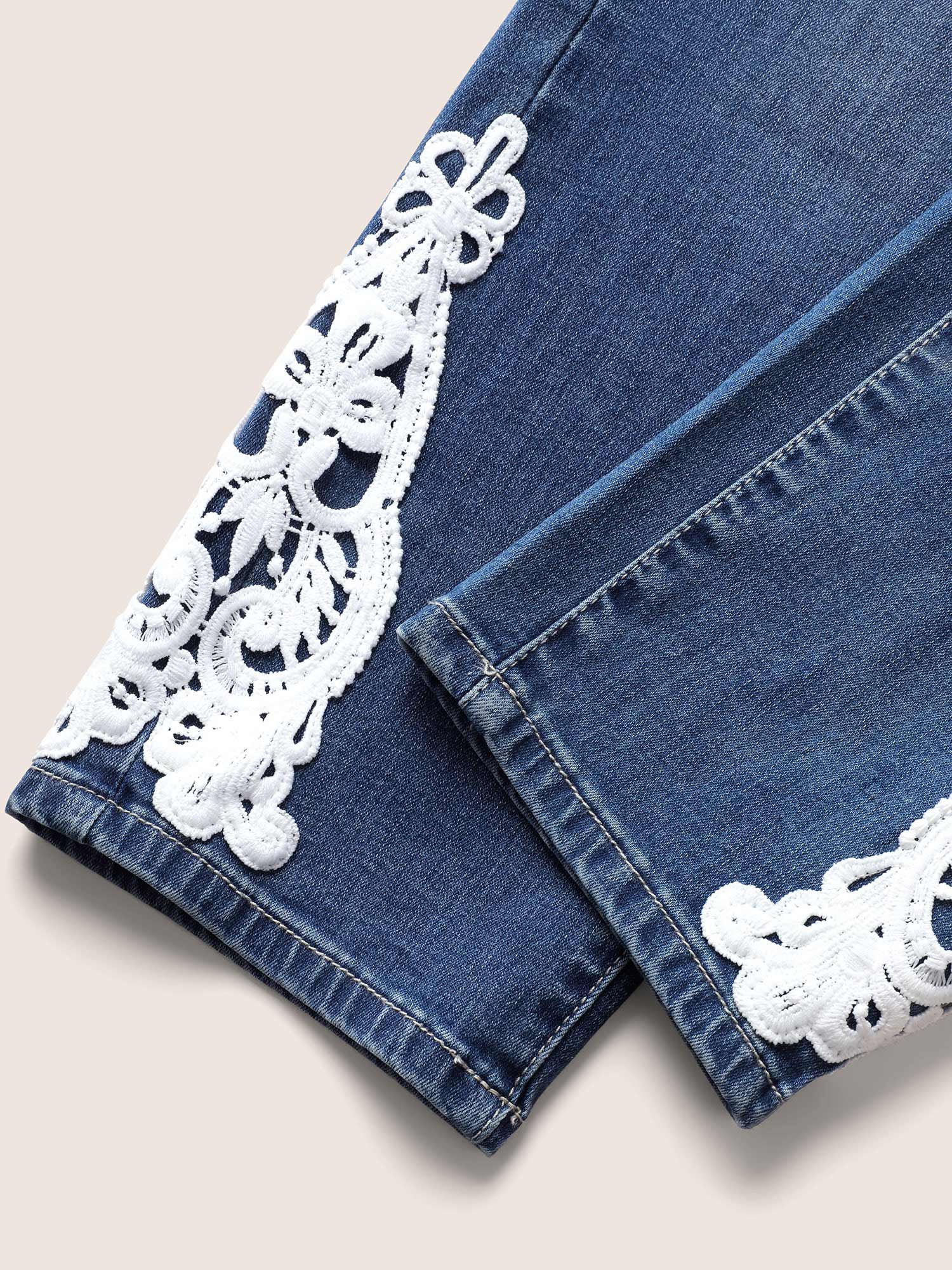 

Plus Size Floral Embroidered Slim Cropped Jeans Women DarkBlue Elegant Natural Flowers Woven ribbon&lace trim High stretch Slanted pocket Jeans BloomChic