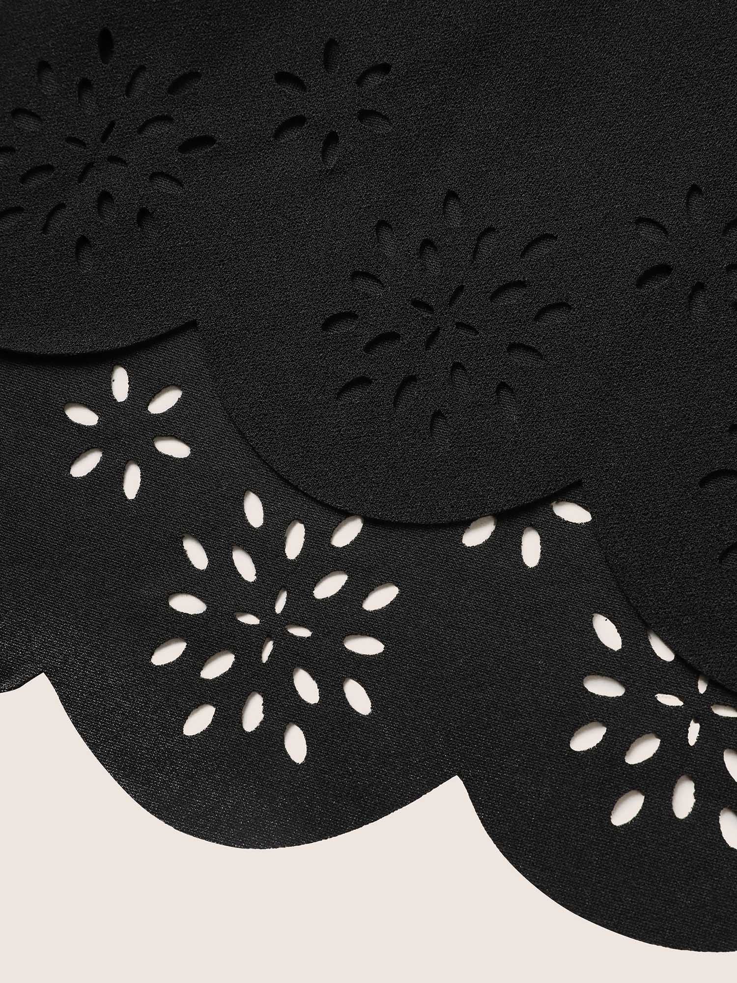 Plus Size Laser Cut Elastic Waist Scalloped Trim Shorts Women Black Elegant Non Loose Everyday Shorts BloomChic 12/L 