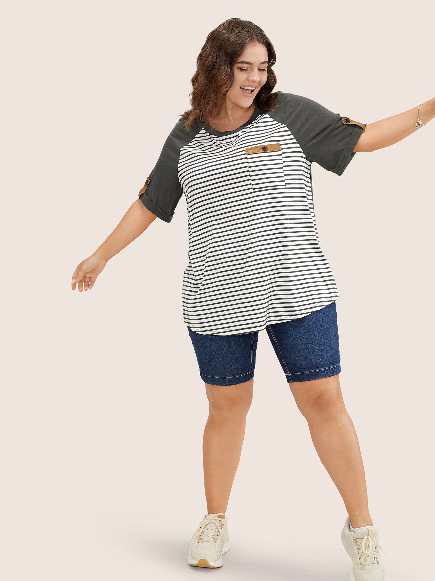 

Plus Size Striped Contrast Patched Pocket Roll Raglan Sleeve T-shirt Gray Women Casual Contrast Striped Everyday T-shirts BloomChic