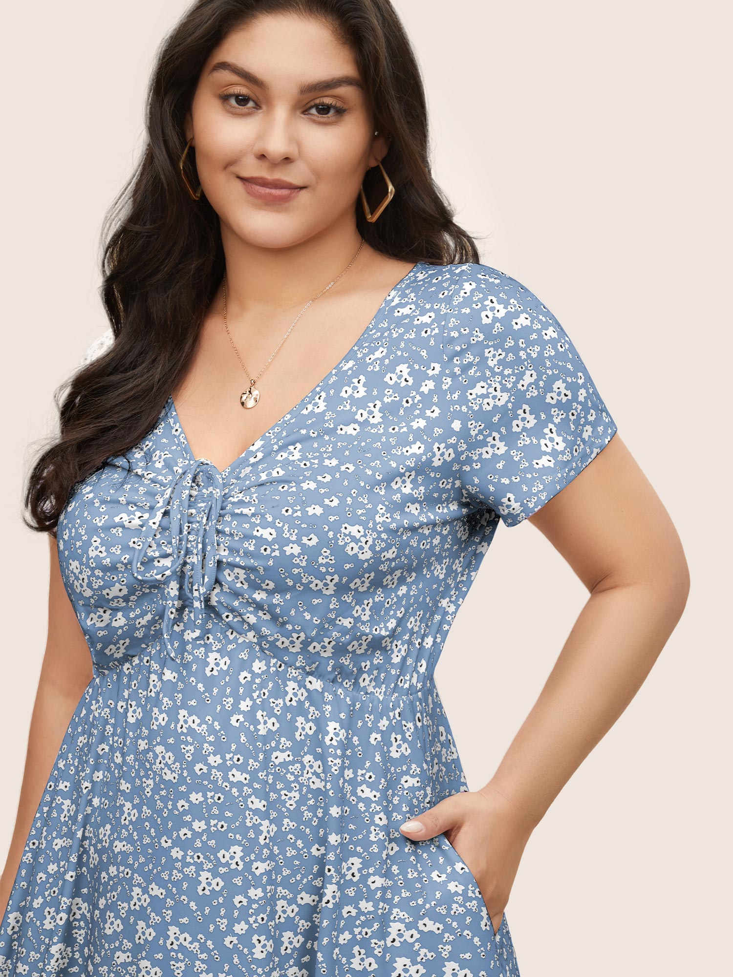 Plus Size Ditsy Floral Elastic Waist Knot Drawstring Dress LightBlue Women Non V-neck Short sleeve Curvy Midi Dress BloomChic 18-20/2X 