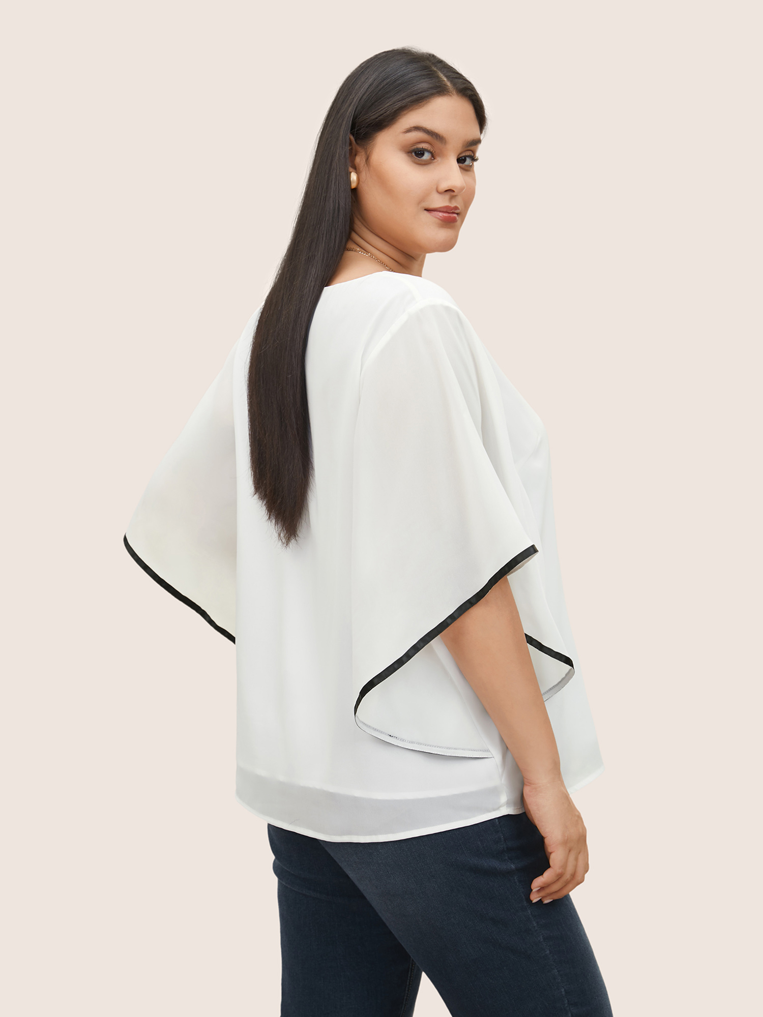 

Plus Size White V Neck Contrast Webbing Dolman Sleeve Blouse Women Elegant Half Sleeve V-neck Everyday Blouses BloomChic