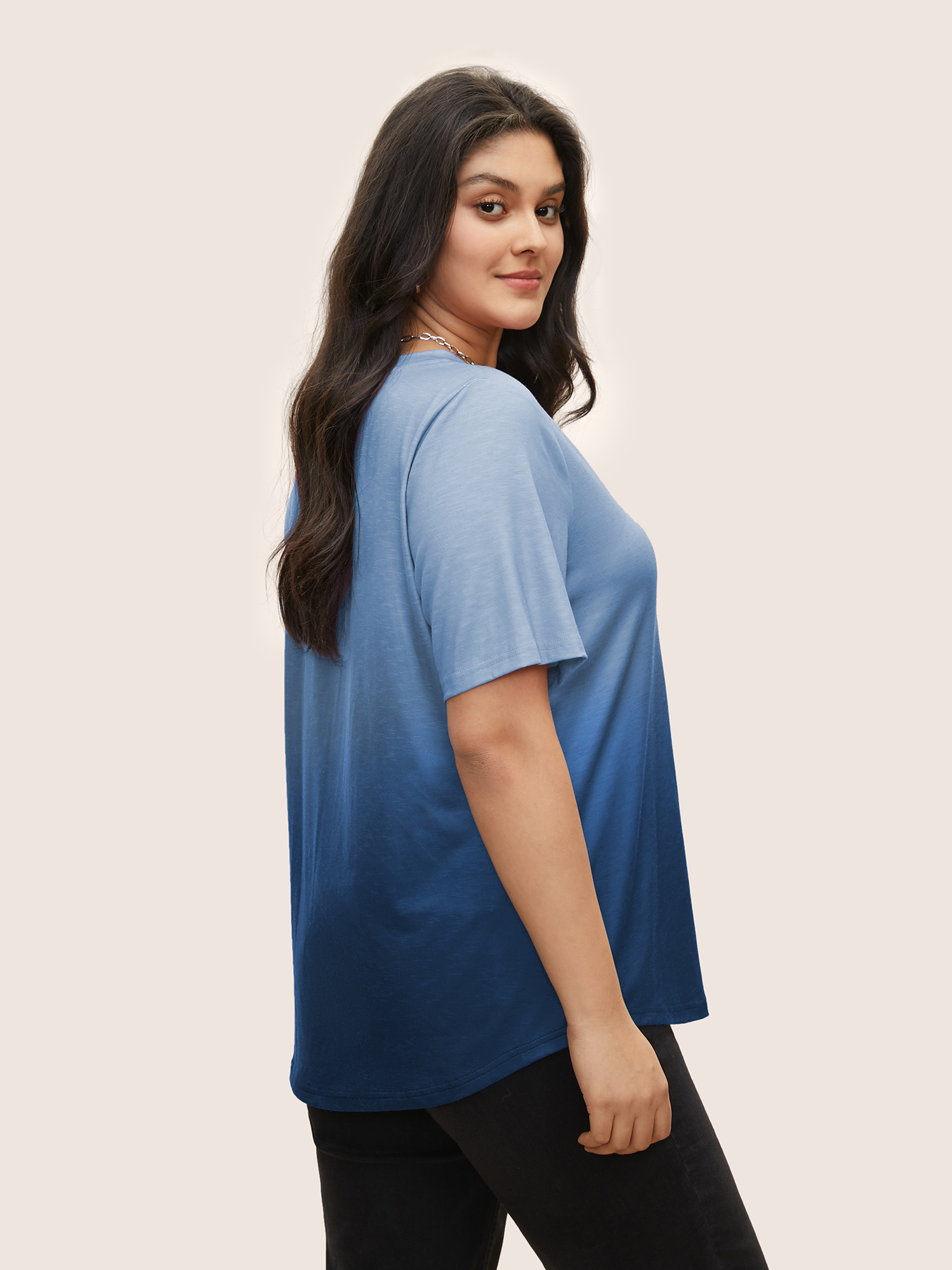 

Plus Size Ombre Contrast Patched Pocket T-shirt Cerulean Women Casual Non Ombre V-neck Everyday T-shirts BloomChic