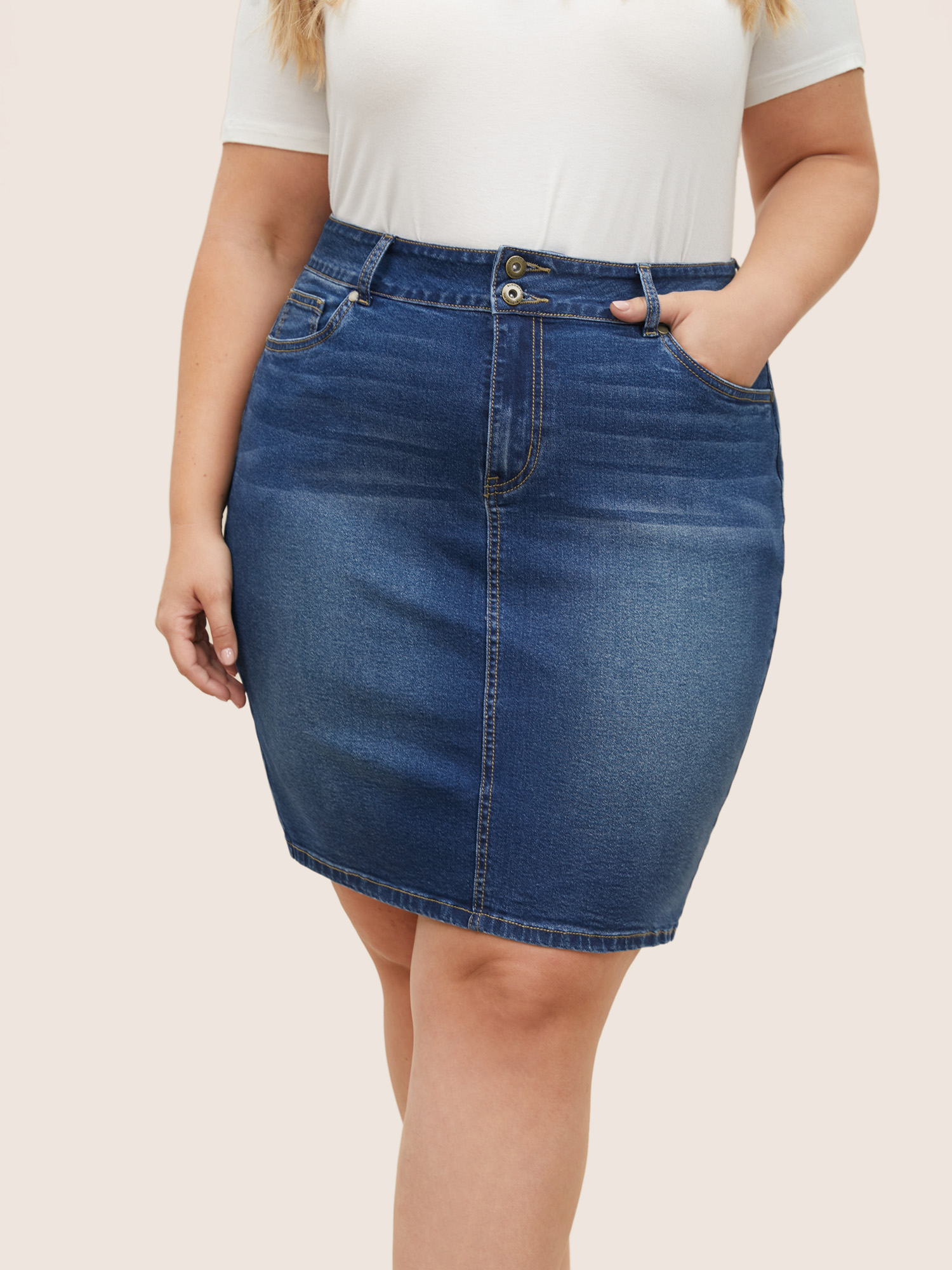 

Plus Size Dark Wash Split Back Bodycon Denim Skirt Women Blue Everyday Non Plain High stretch Dark Wash  Slanted pocket Elegant Denim Skirts BloomChic