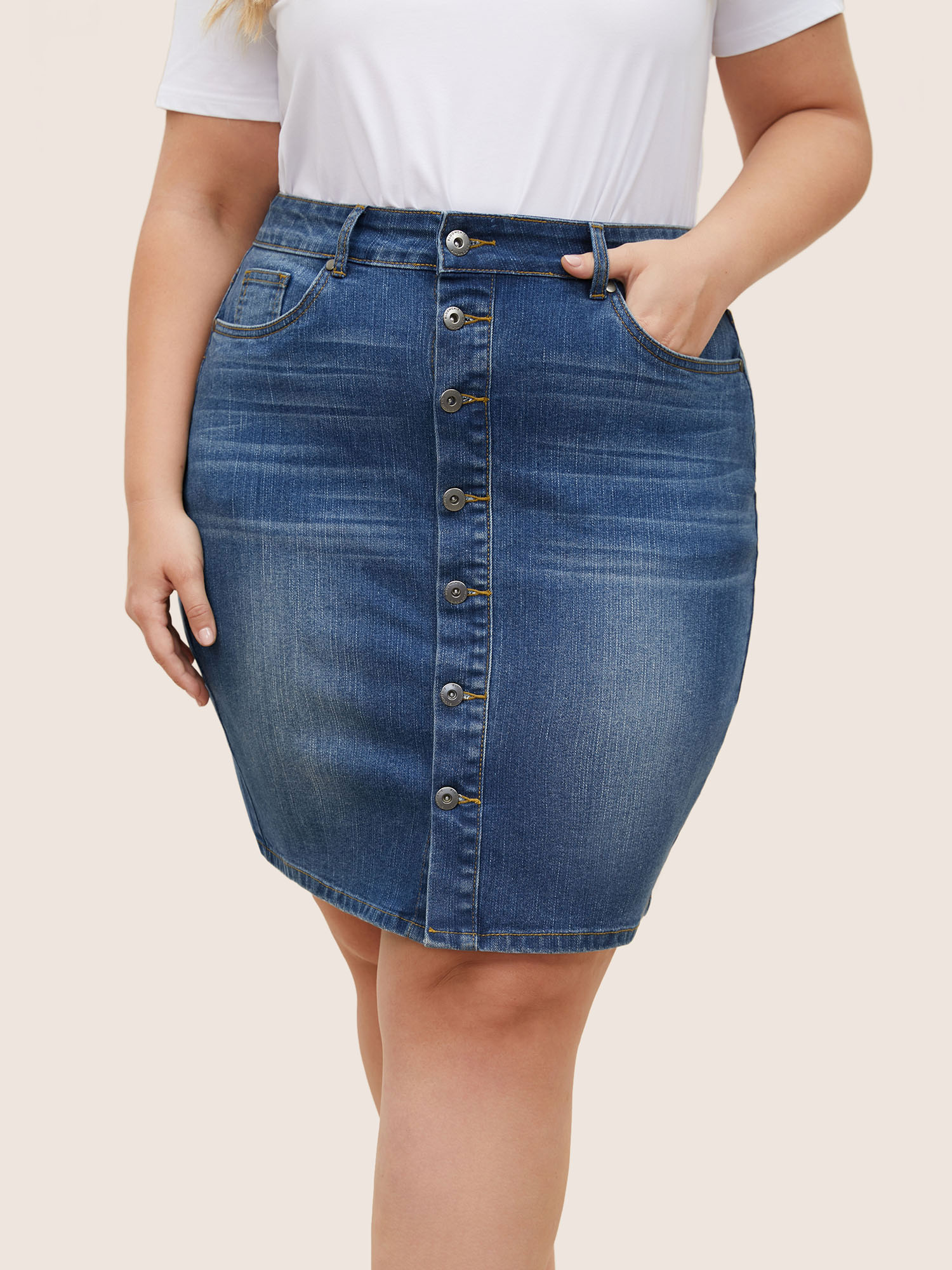 

Plus Size Dark Wash Button Detail Bodycon Denim Skirt Women Blue Everyday Non Plain High stretch Dark Wash  Slanted pocket Elegant Denim Skirts BloomChic