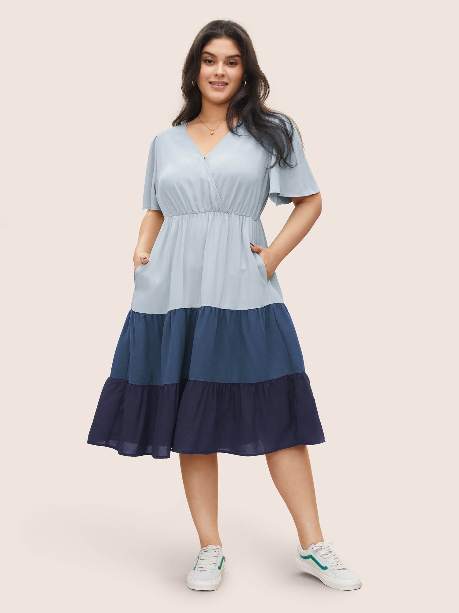 

Plus Size Colorblock Contrast Wrap Elastic Waist Pocket Dress LightBlue Women Casual Non Overlap Collar Short sleeve Curvy Midi Dress BloomChic