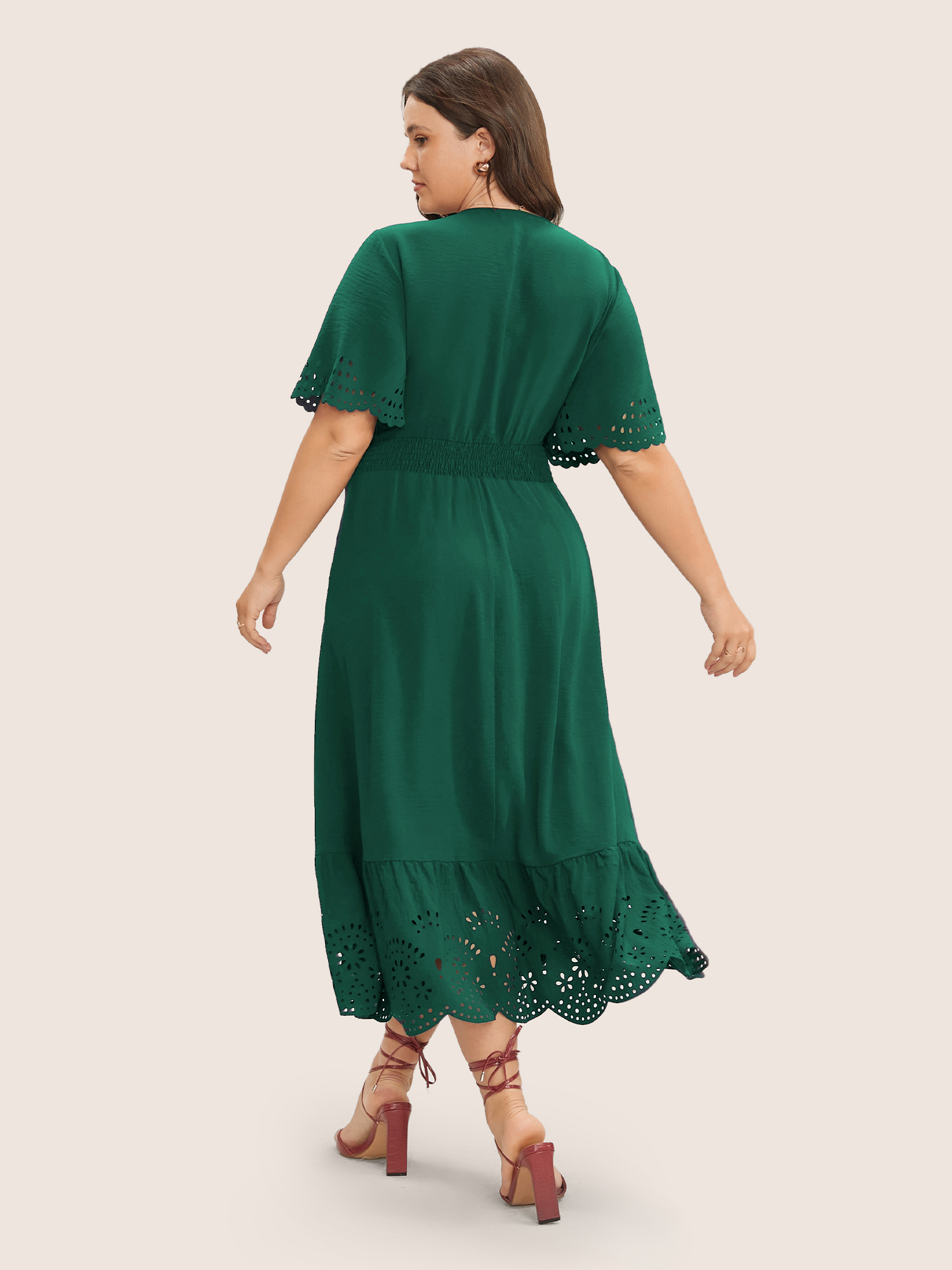 

Plus Size Solid Laser Cut Shirred Pocket Wrap Scalloped Trim Flutter Dress Green Women Elegant Non V-neck Short sleeve Curvy Midi Dress BloomChic