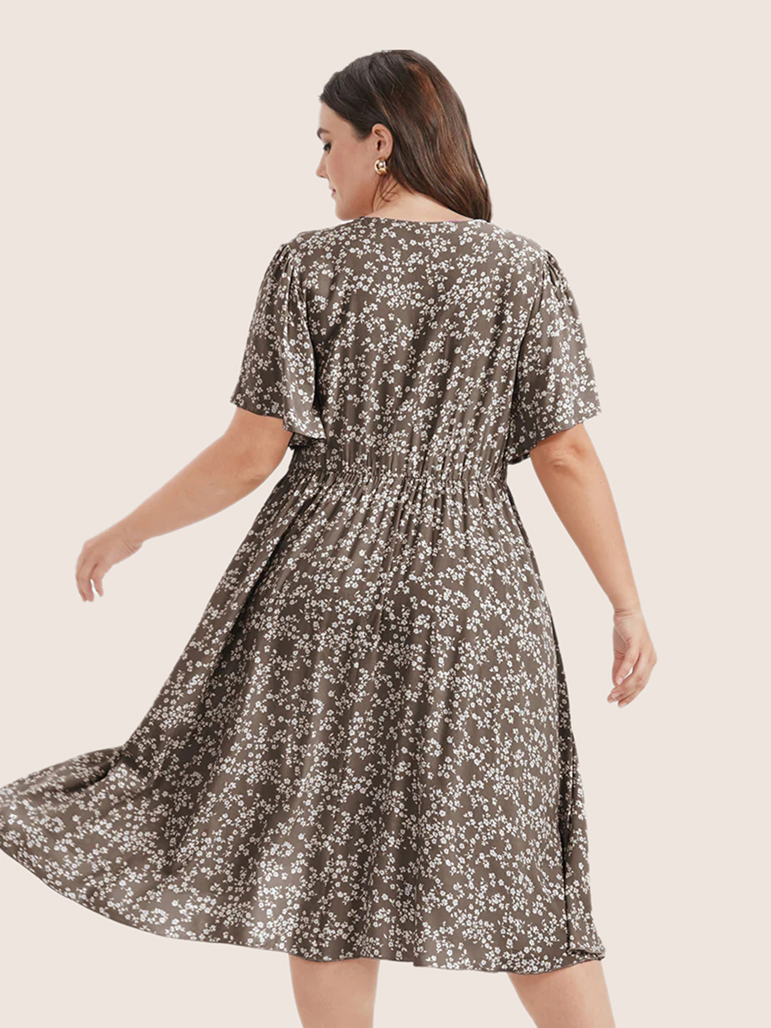 

Plus Size Bloom Dress - Ditsy Floral Elastic Waist Ruffles Pocket Knee Dress Tan Women Elegant Non V-neck Short sleeve Curvy Knee Dress BloomChic