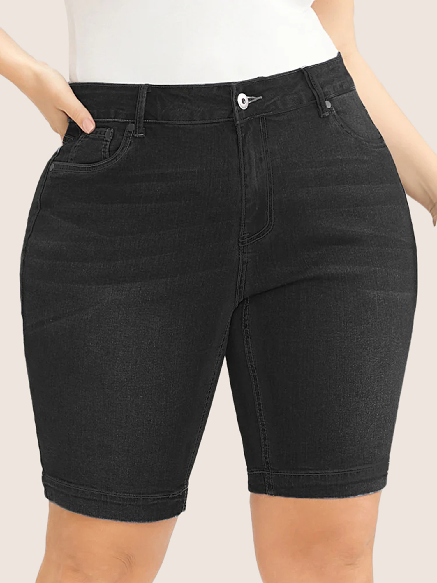 

Plus Size Very Stretchy High Rise Dark Wash Denim Shorts Women DarkGray Casual Plain High stretch Slanted pocket Jeans BloomChic