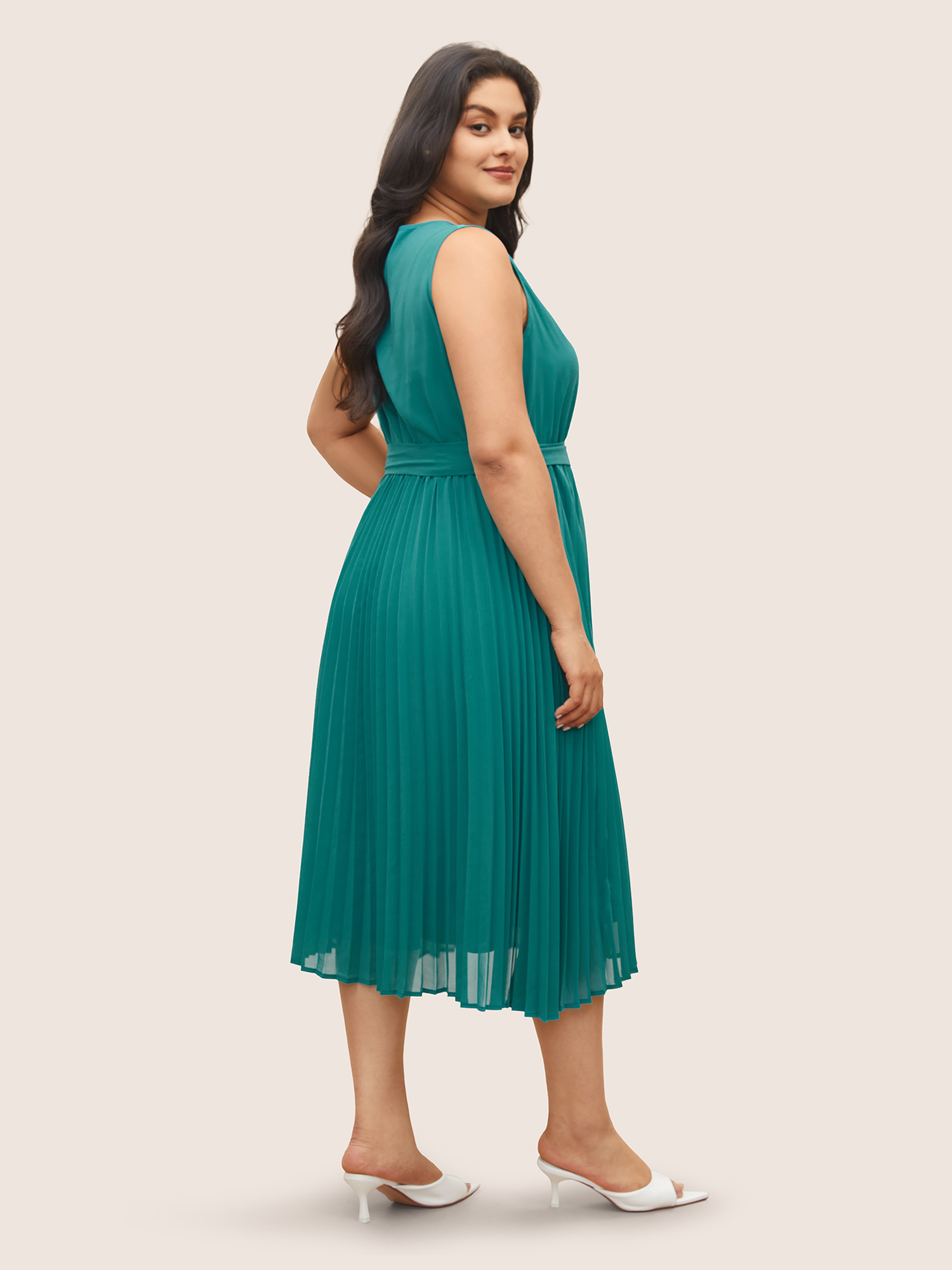 

Plus Size Plain Sleeveless Elastic Waist Pleated Belted Dress Turquoise Women At the Office Belted Round Neck Sleeveless Curvy Midi Dress BloomChic