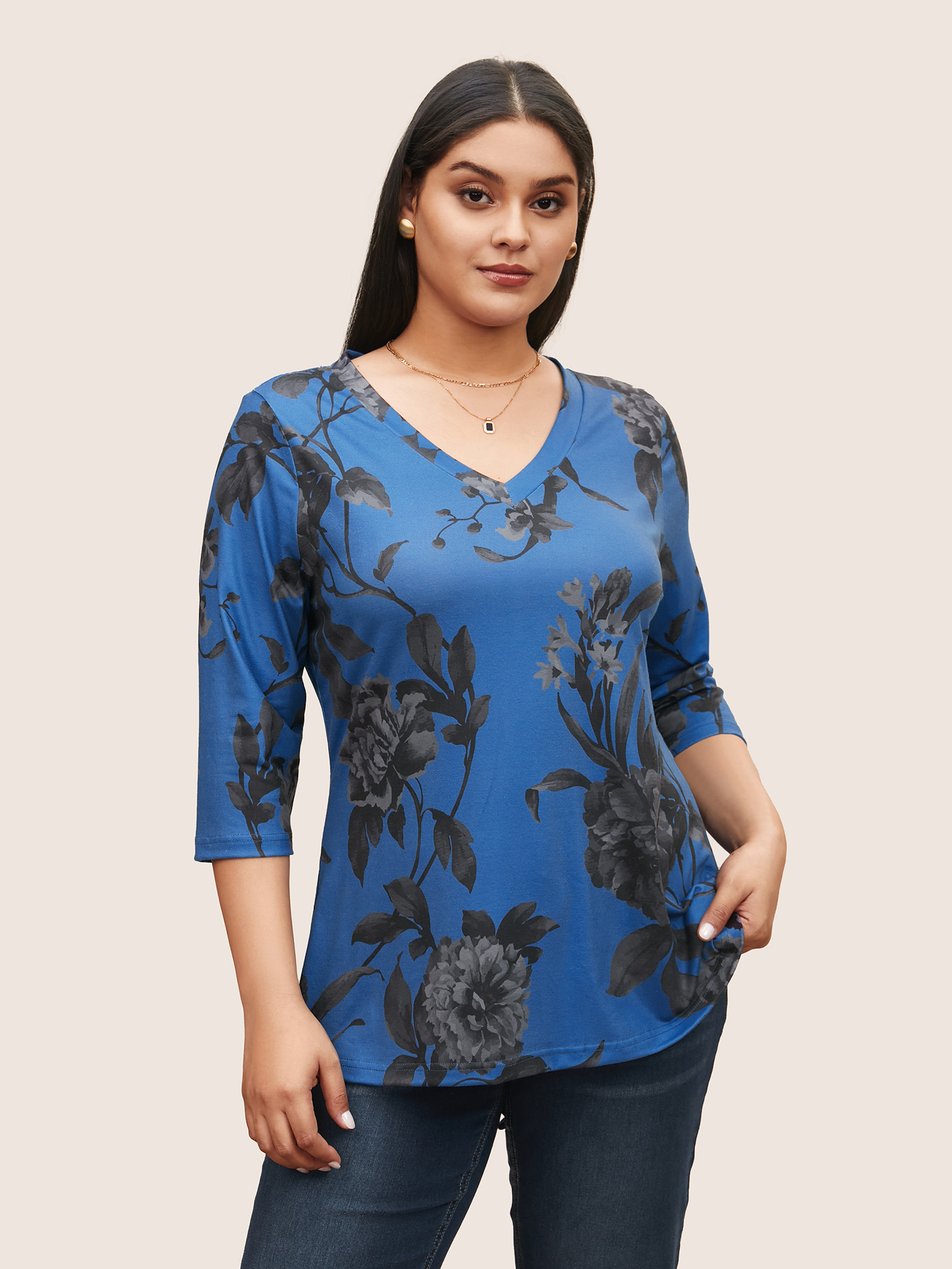 

Plus Size Silhouette Floral Print V Neck Knit Top Indigo Women Work From Home V-neck Work T-shirts BloomChic