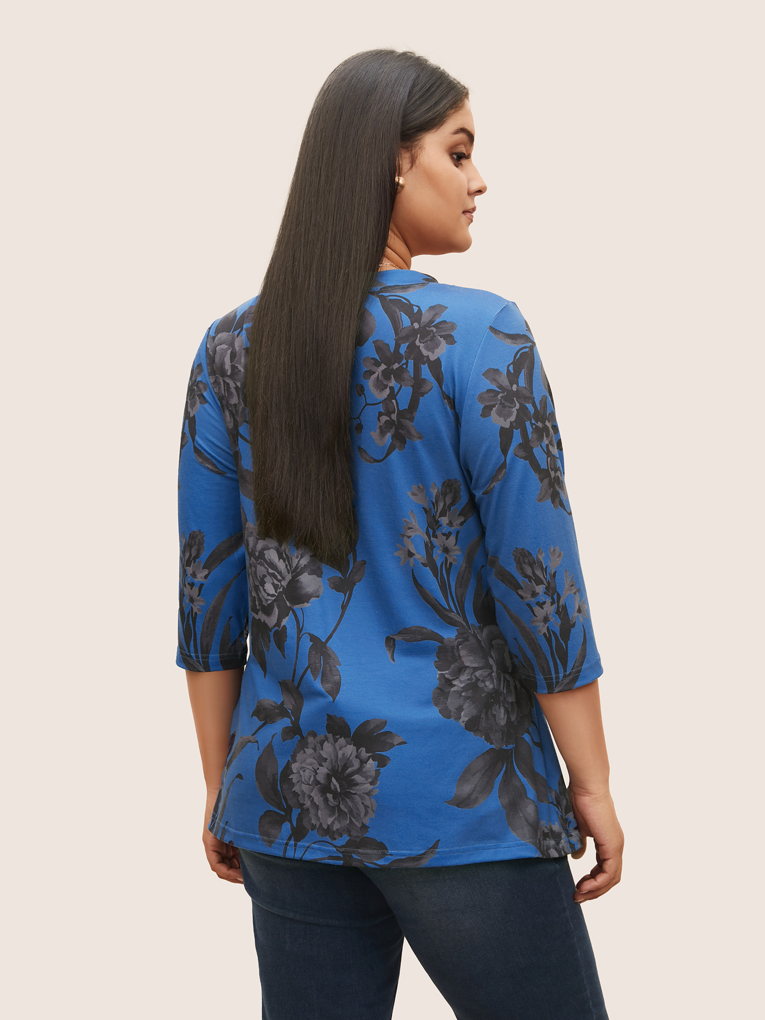 

Plus Size Silhouette Floral Print V Neck Knit Top Indigo Women Work From Home V-neck Work T-shirts BloomChic