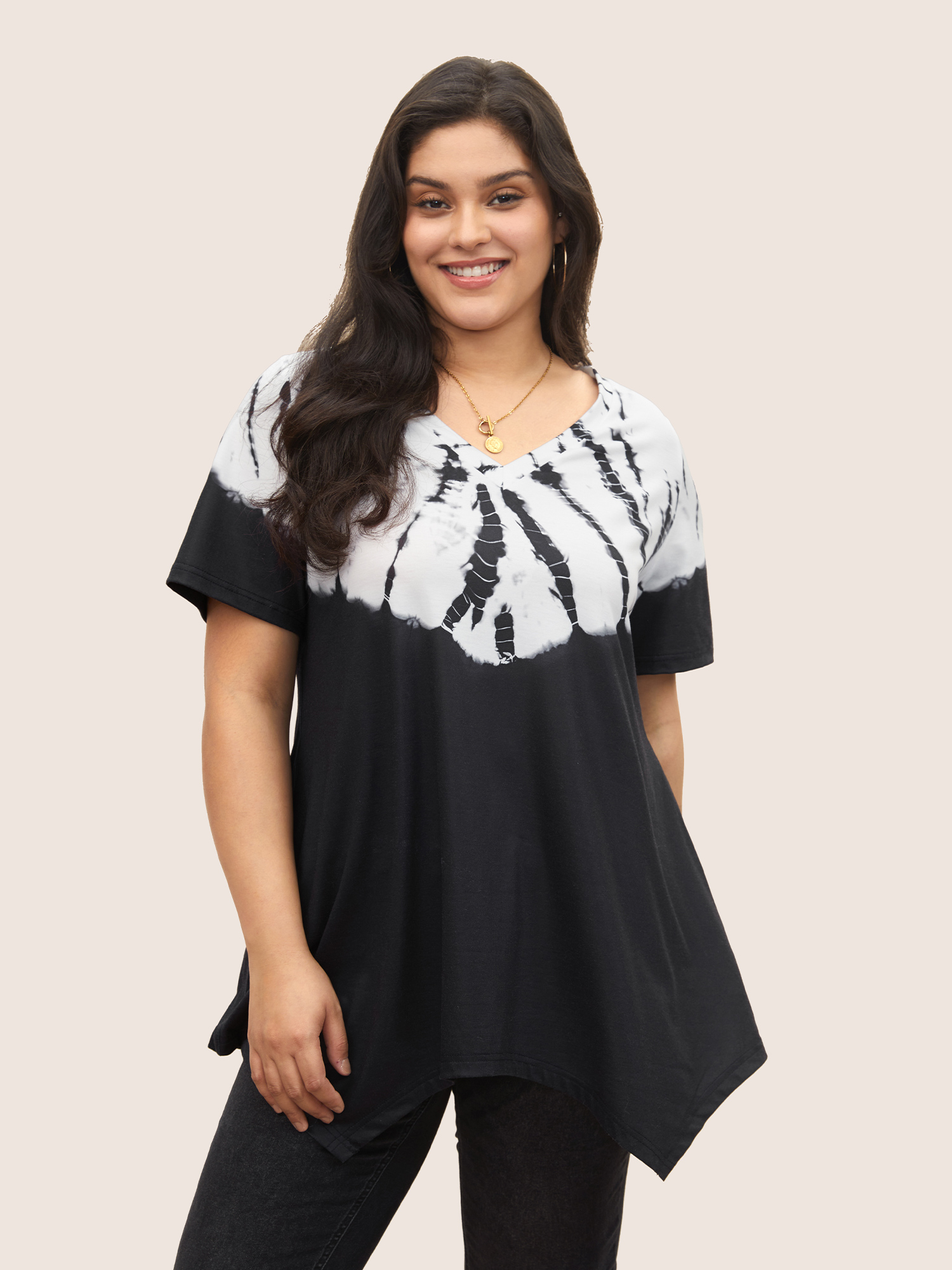 

Tie Dye V Neck Pocket Hanky Hem T-shirt, Black