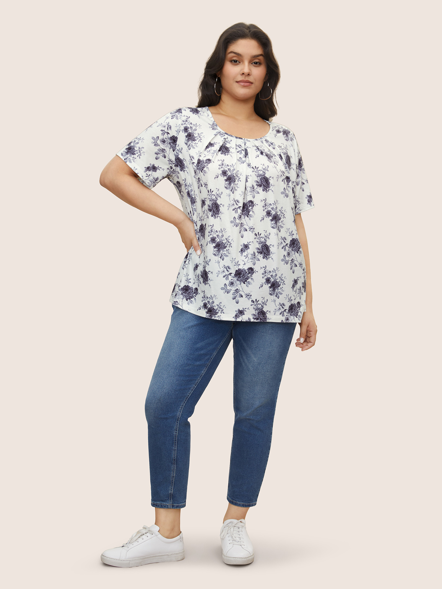 Plus Size Floral Print Round Neck Pleated T-shirt White Women Casual Pleated Round Neck Everyday T-shirts BloomChic 26/4X 