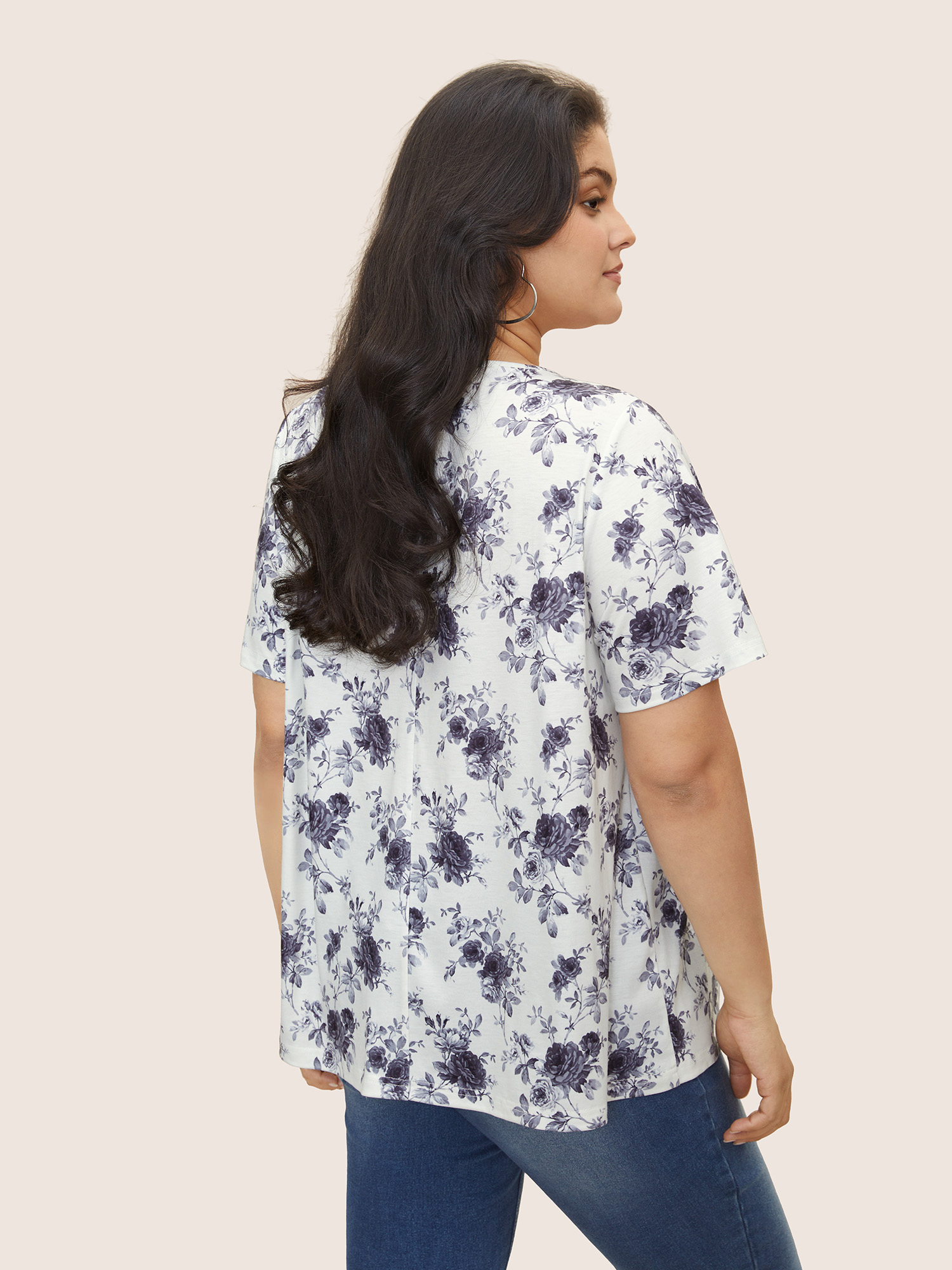 

Plus Size Floral Print Round Neck Pleated T-shirt White Women Casual Pleated Round Neck Everyday T-shirts BloomChic