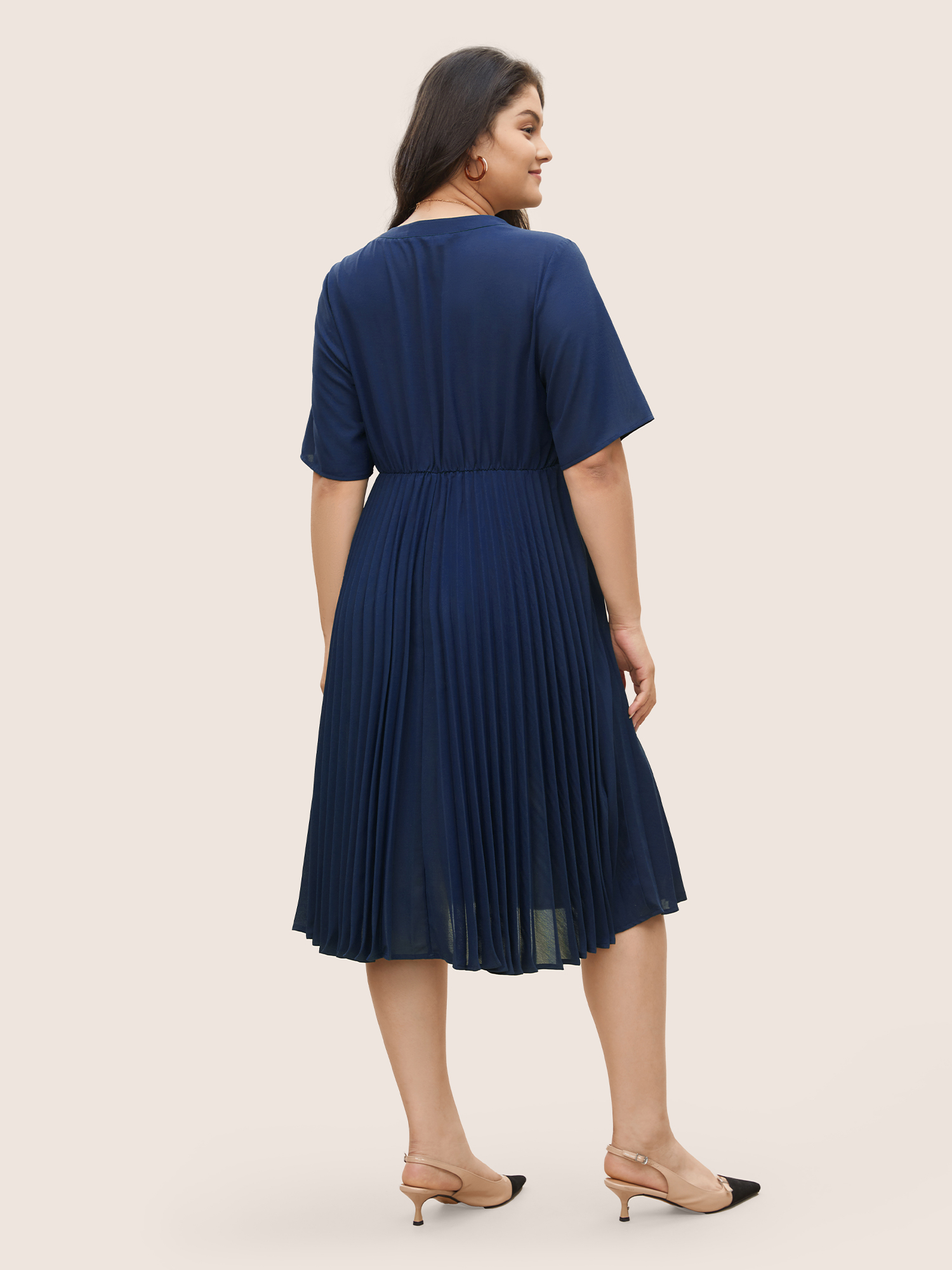 

Plus Size Solid Button Detail Notched Pleated Hem Dress DarkBlue Women Non Notched collar Short sleeve Curvy Midi Dress BloomChic