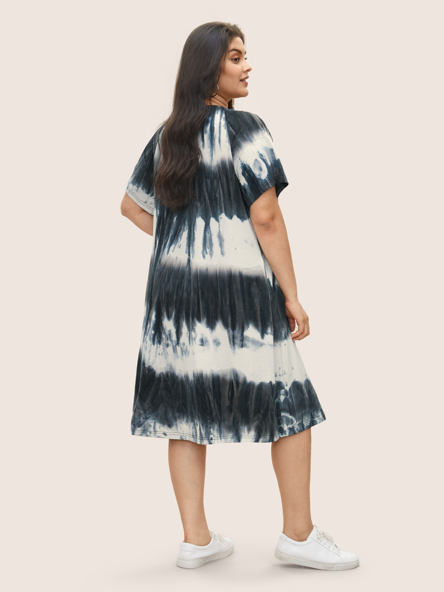 

Plus Size Crew Neck Tie Dye Raglan Sleeve Dress Black Women Casual Non Round Neck Short sleeve Curvy Midi Dress BloomChic