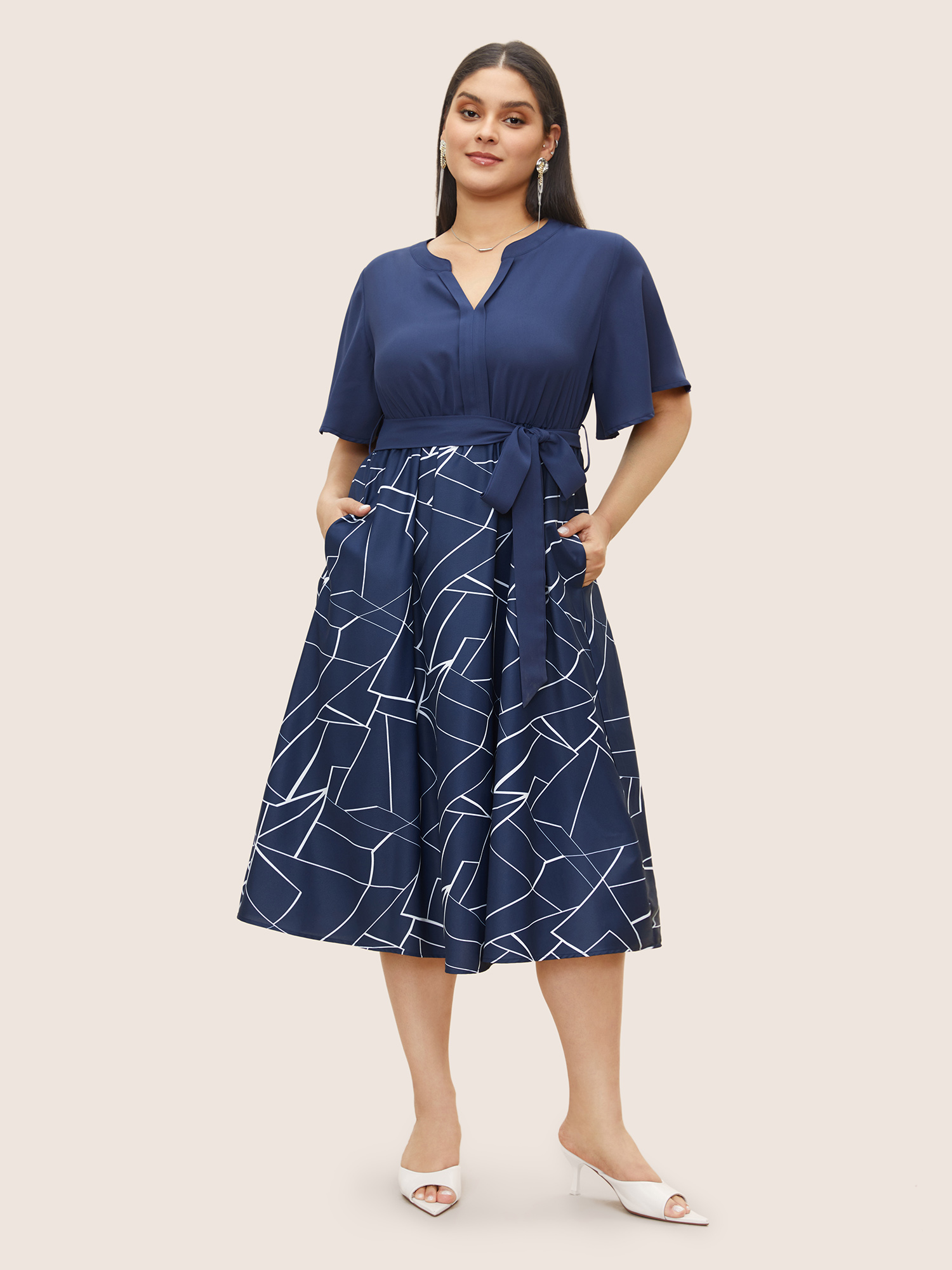 

Plus Size Geometric Flat Collar With V Notch Belted Dress Indigo Women At the Office Belted Flat collar with V-notch Short sleeve Curvy Midi Dress BloomChic