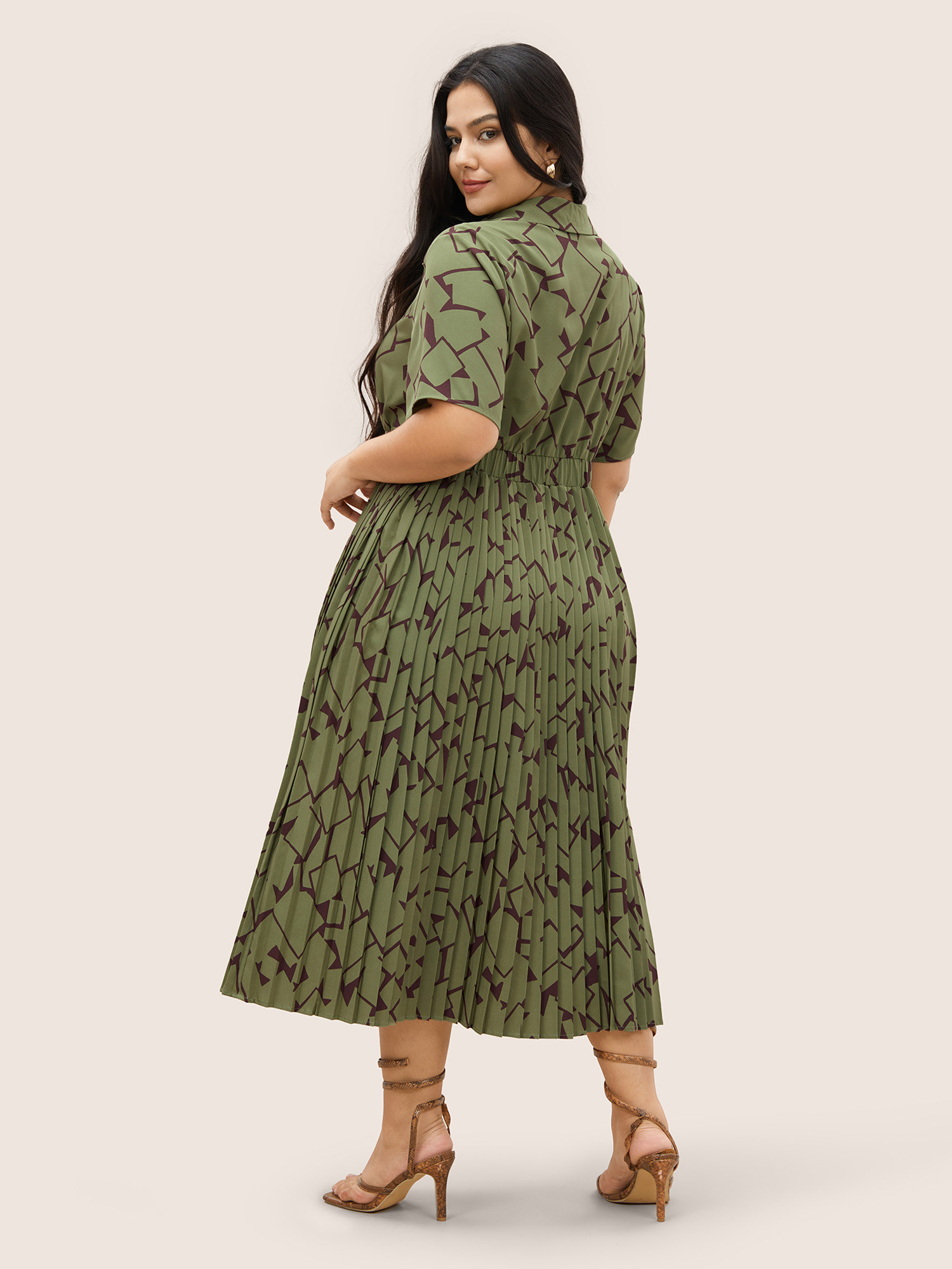 Plus Size Shirt Collar Geometric Button Up Pleated Dress Moss Women Pleated Shirt collar Short sleeve Curvy Midi Dress BloomChic 30/6X 