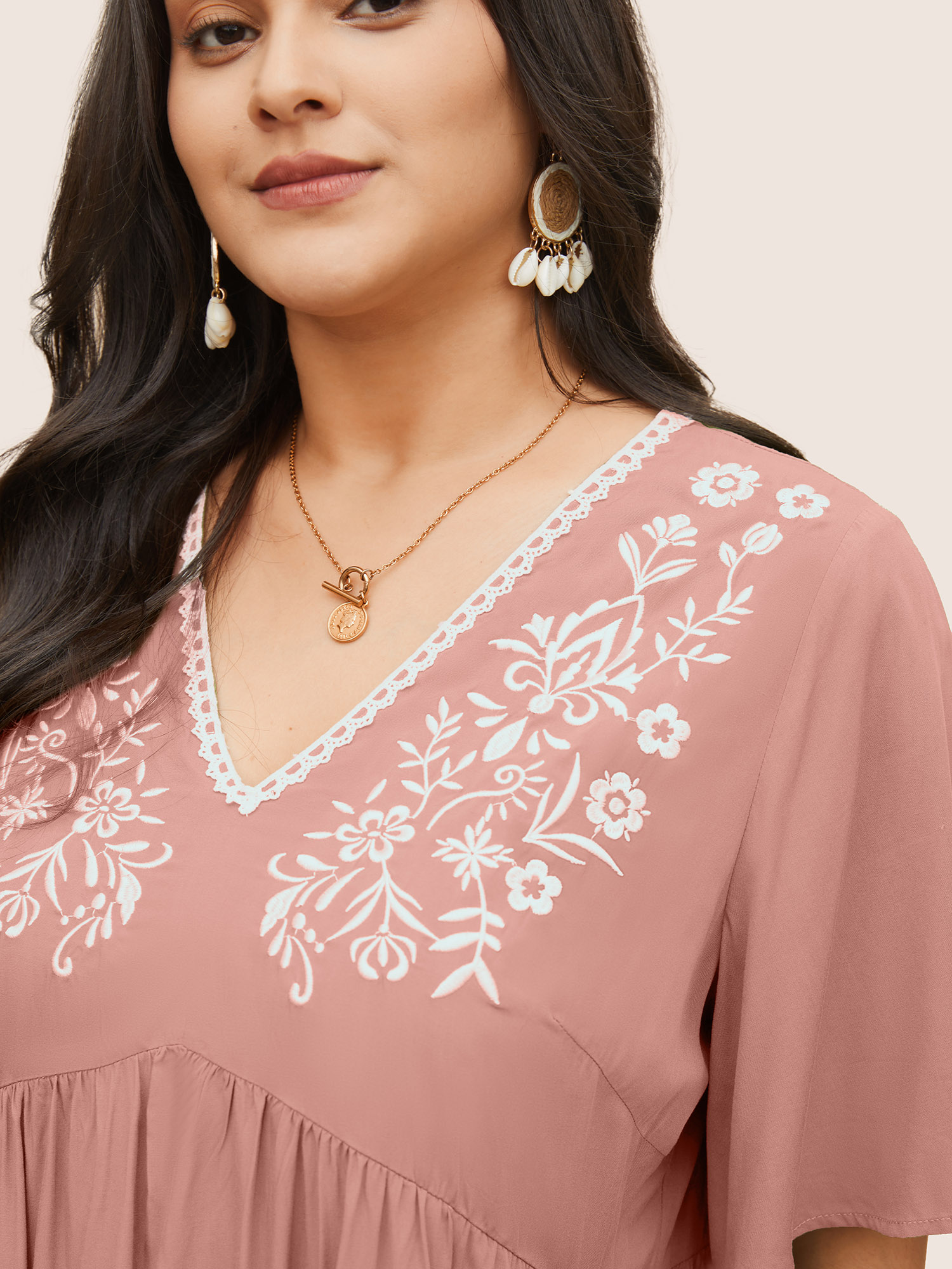 Plus Size Supersoft Essentials Floral Embroidered Patchwork Hem Dress Crepe Women Resort Non V-neck Short sleeve Curvy Midi Dress BloomChic 12/L 