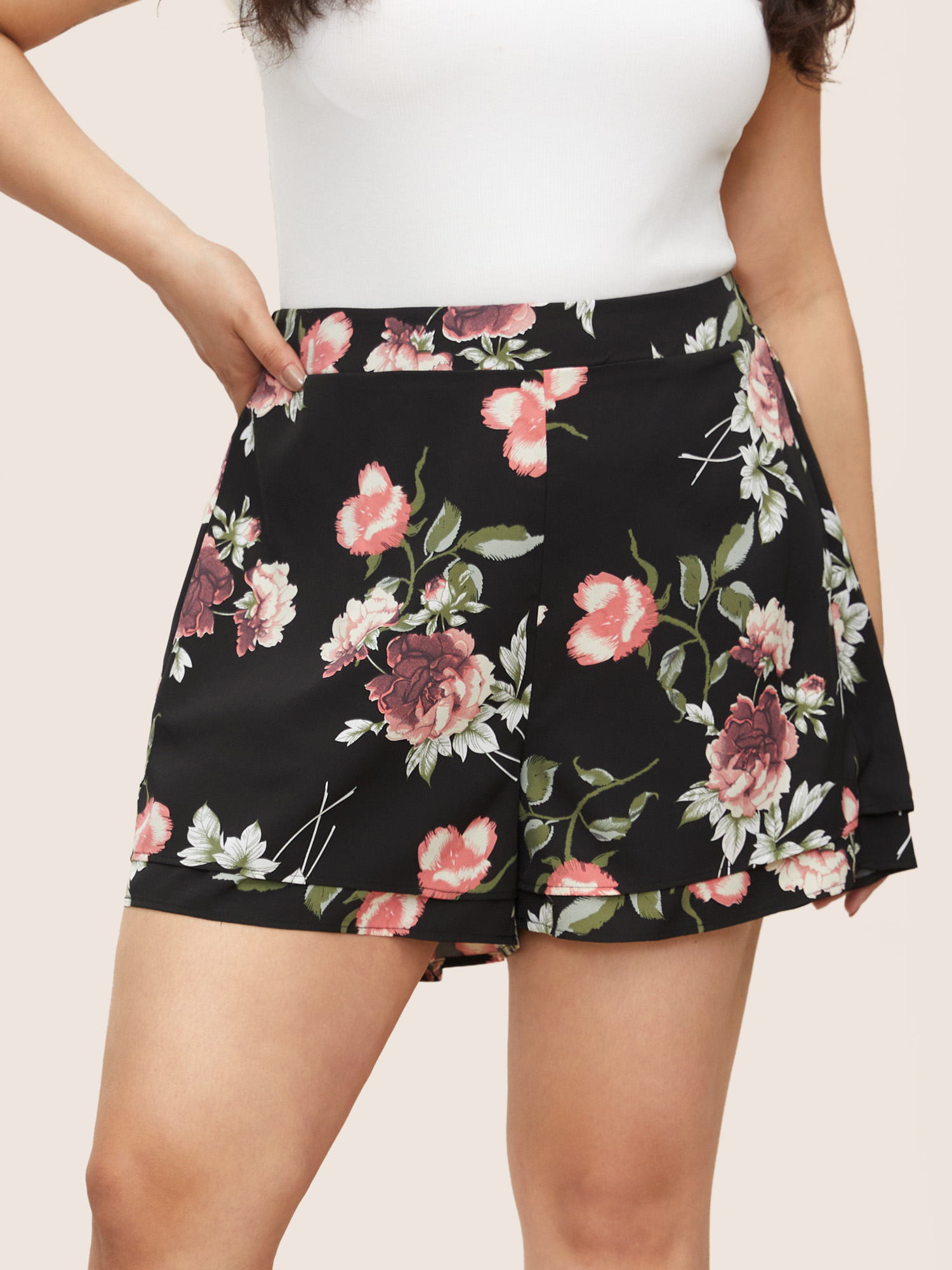 

Plus Size Floral Elastic Waist Tiered Hem Shorts Women BlackFlower Elegant Tiered Everyday Shorts BloomChic