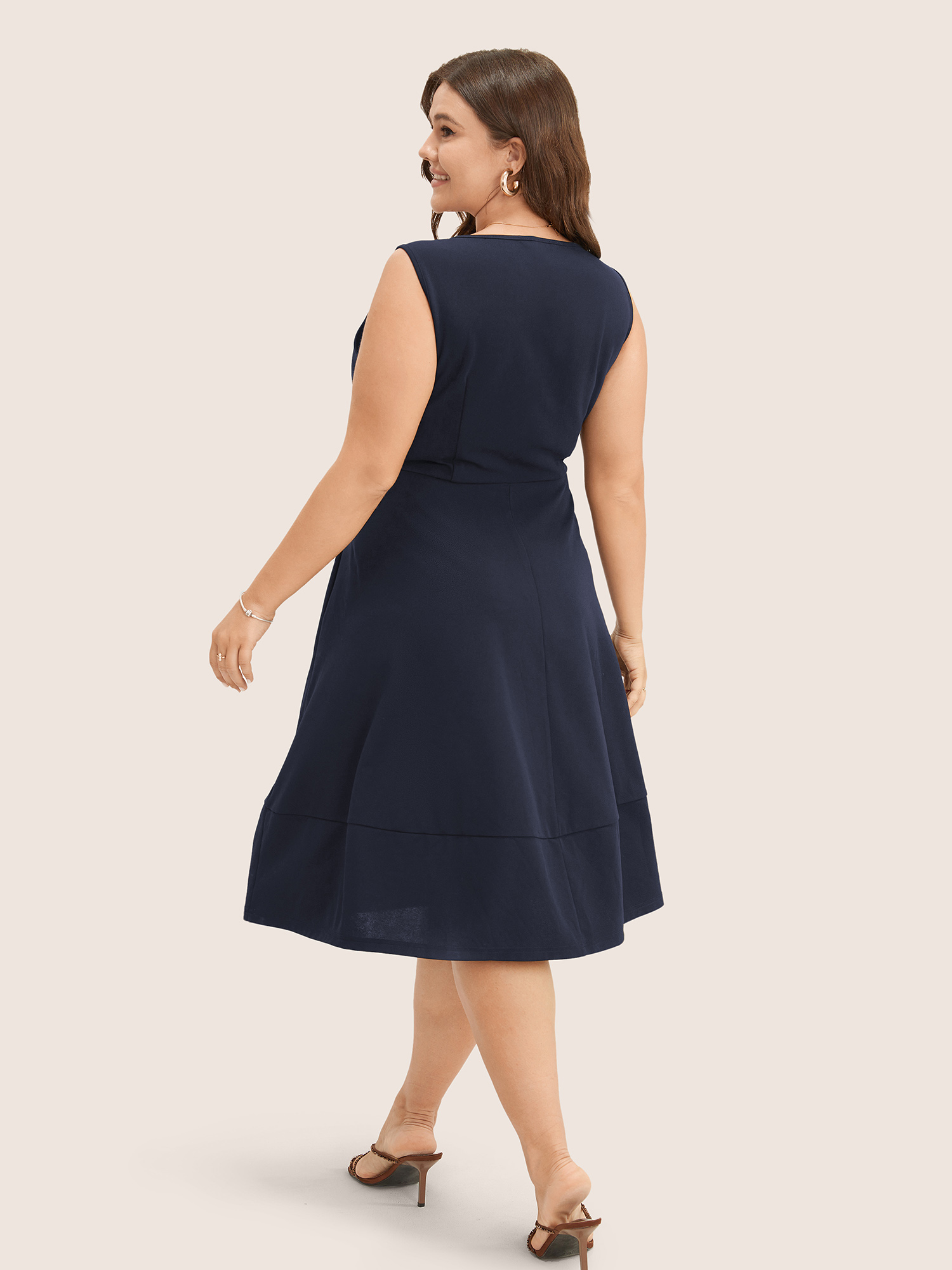 

Plus Size Solid Pocket Sleeveless Ruffle Hem Tank Dress Indigo Women Workwear Essentials Non Round Neck Sleeveless Curvy Midi Dress BloomChic